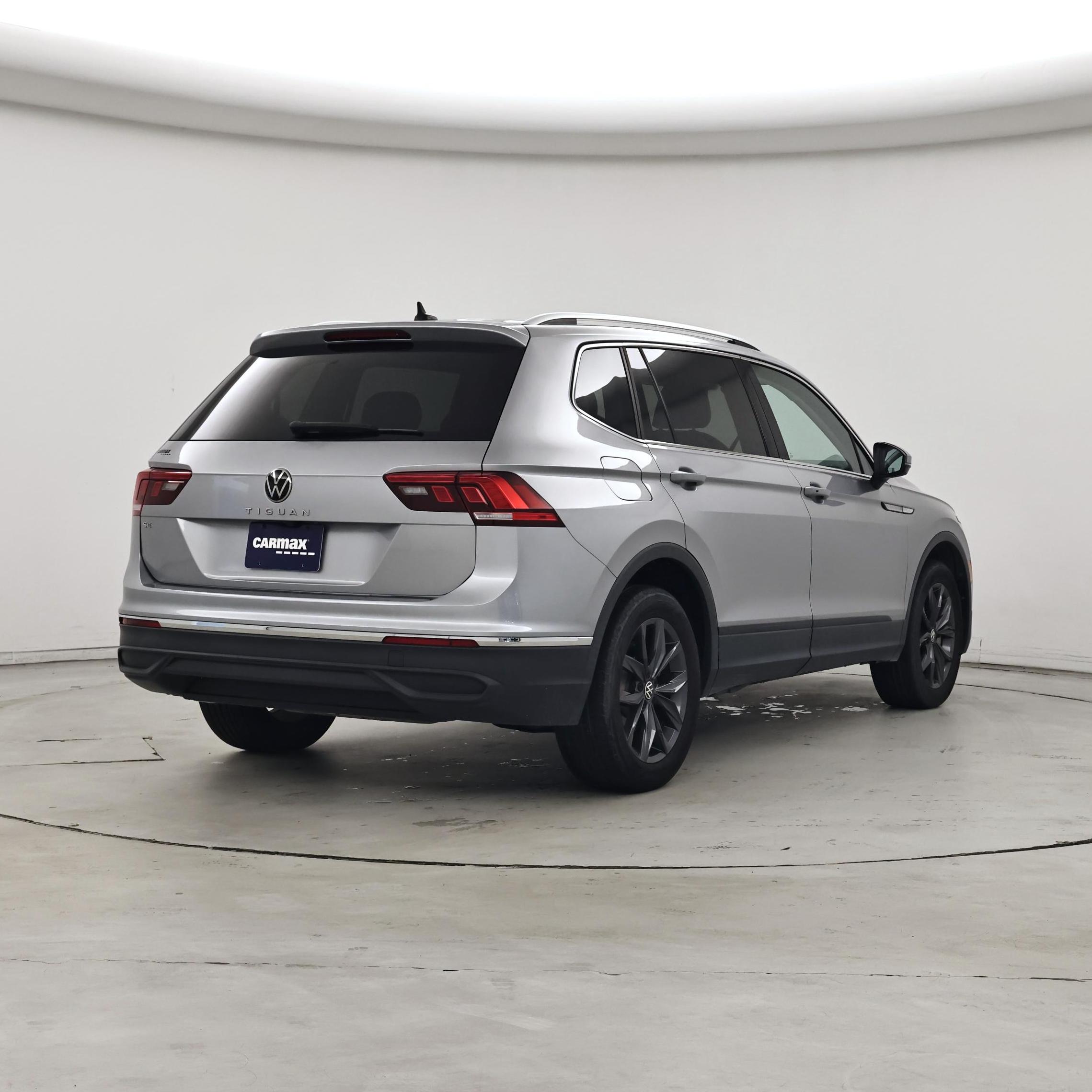 Thumbnail: 2023 Volkswagen Tiguan - 8