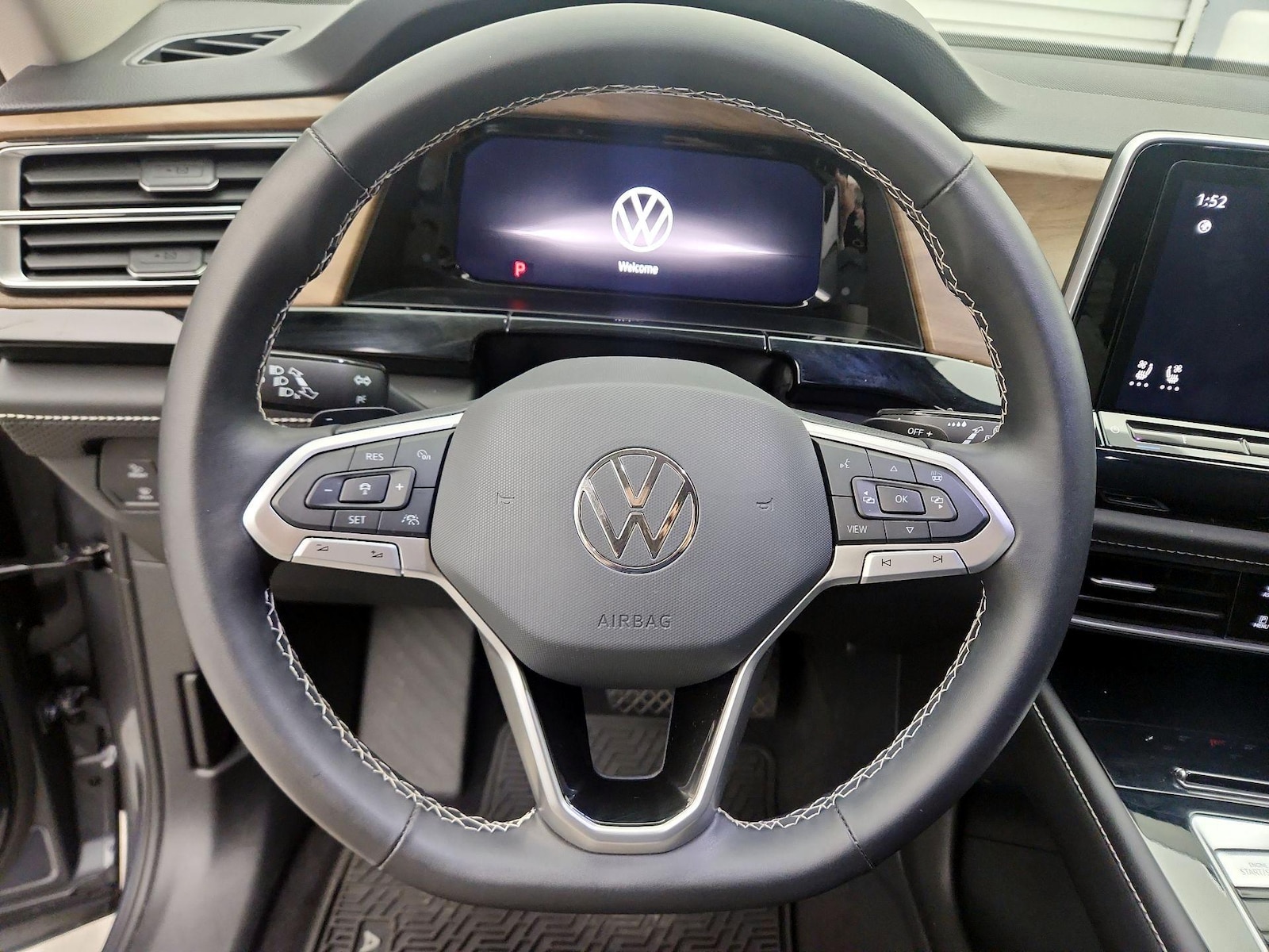 2024 Volkswagen Atlas SE w/Tech - Photo 11