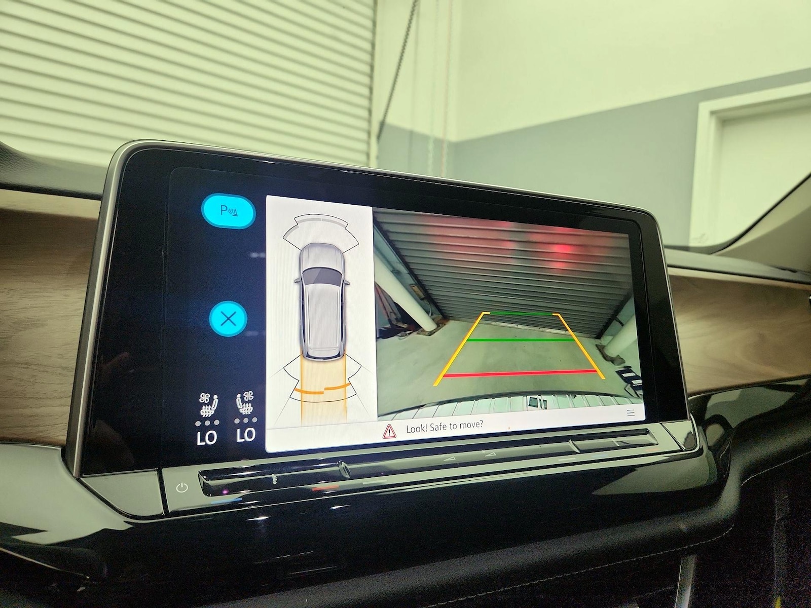 2024 Volkswagen Atlas SE w/Tech - Photo 15