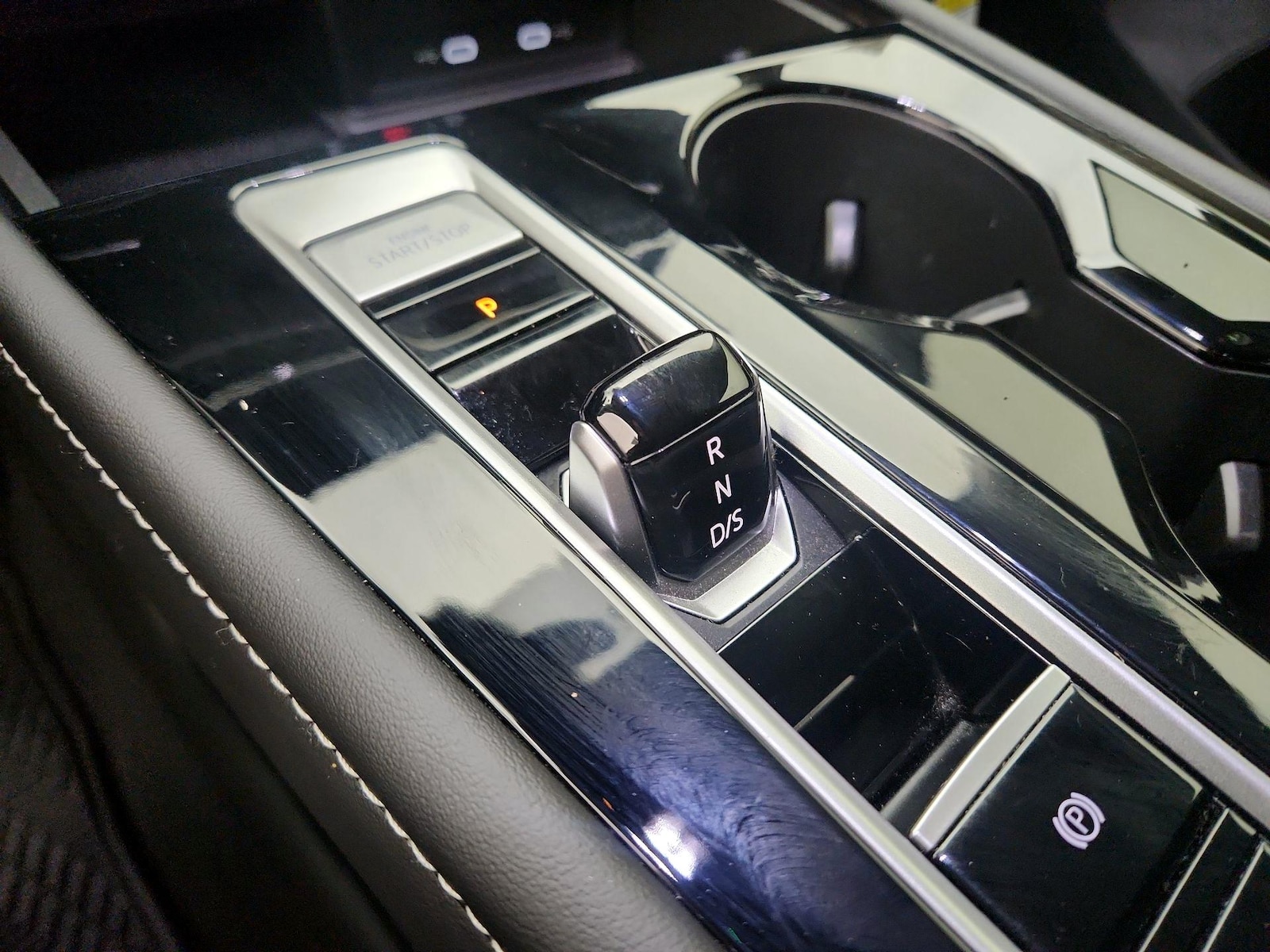 2024 Volkswagen Atlas SE w/Tech - Photo 18