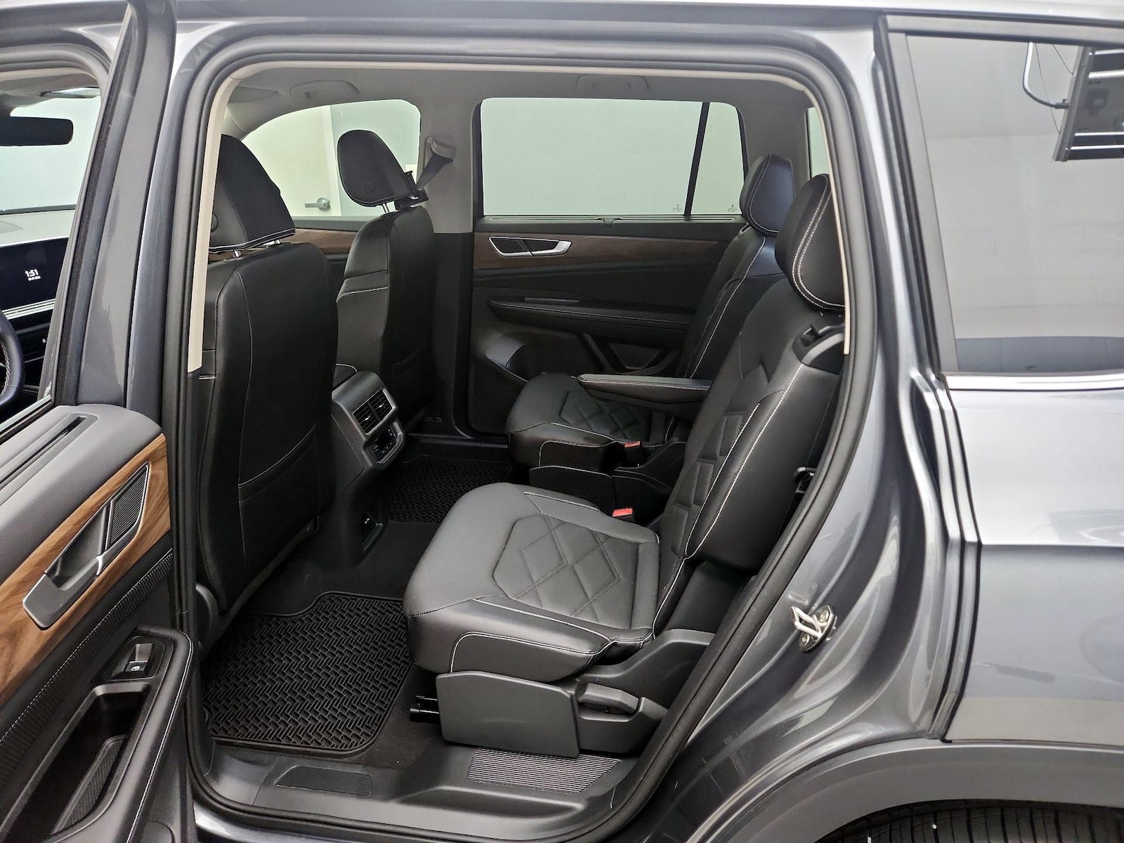 2024 Volkswagen Atlas SE w/Tech - Photo 20