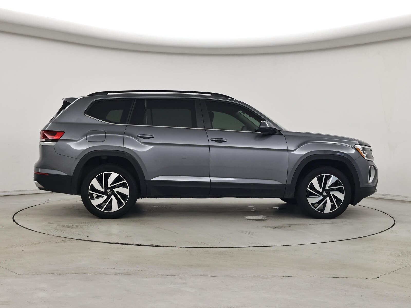 2024 Volkswagen Atlas SE w/Tech - Photo 8