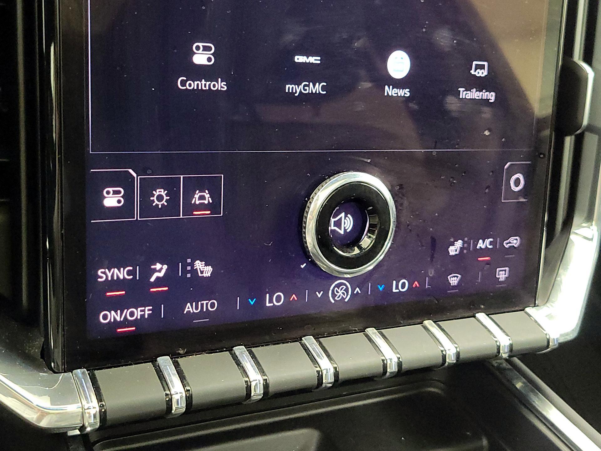 Thumbnail: 2024 GMC Acadia - 16