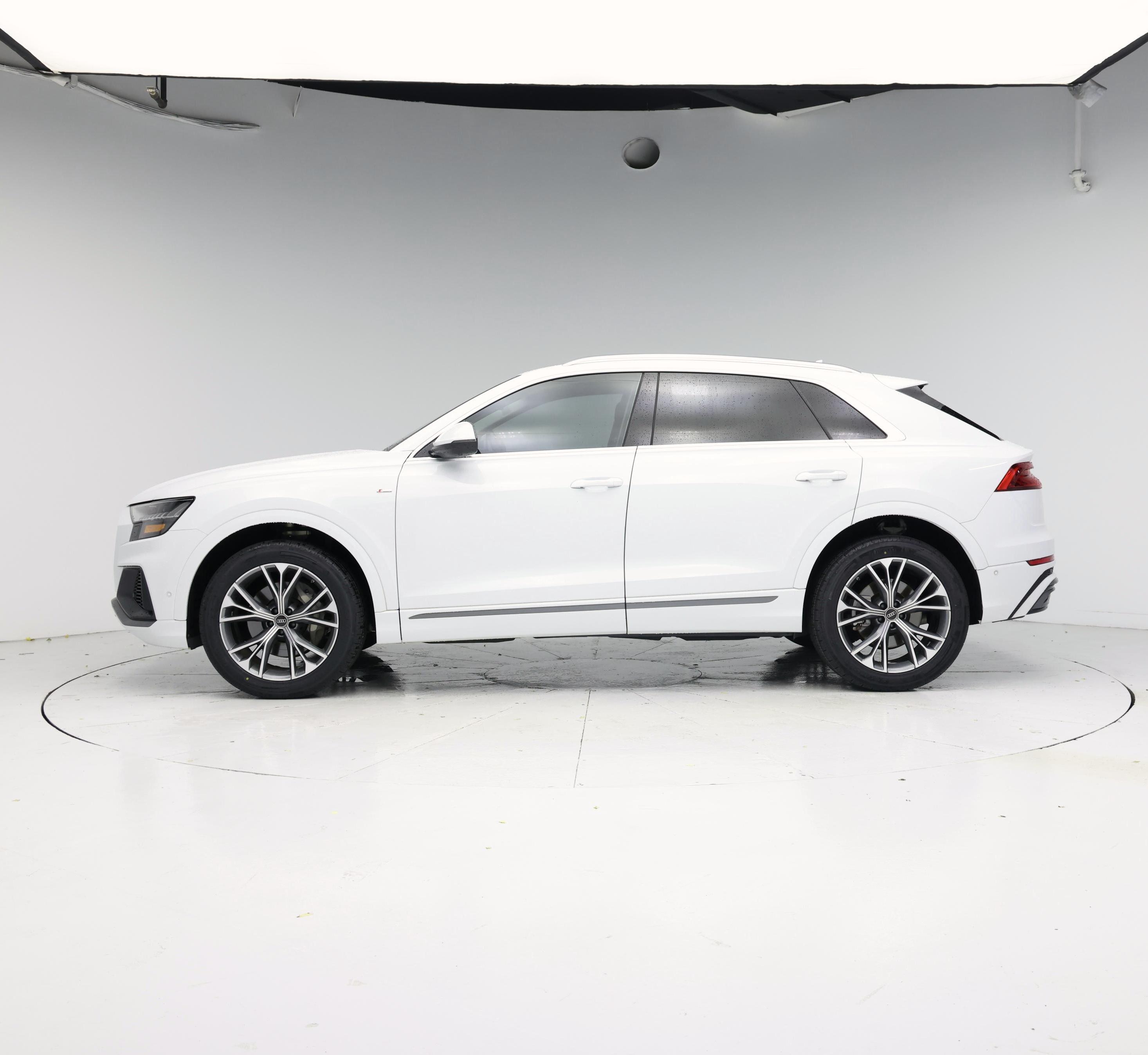 Thumbnail: 2023 Audi Q8 - 3