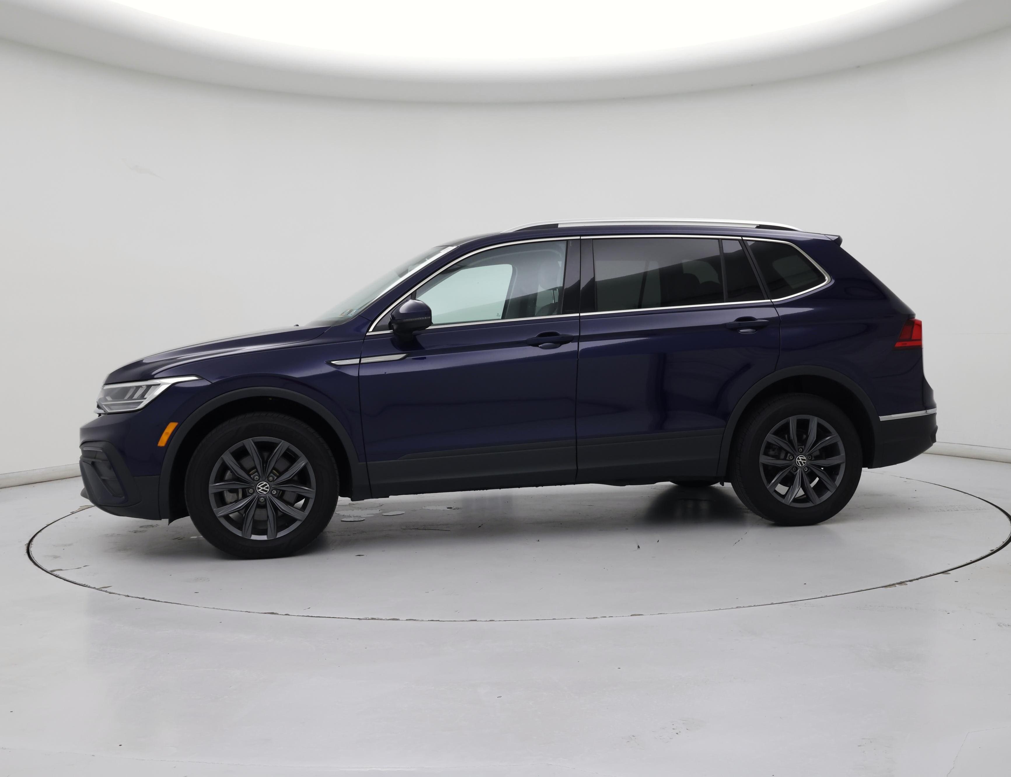 Thumbnail: 2022 Volkswagen Tiguan - 3