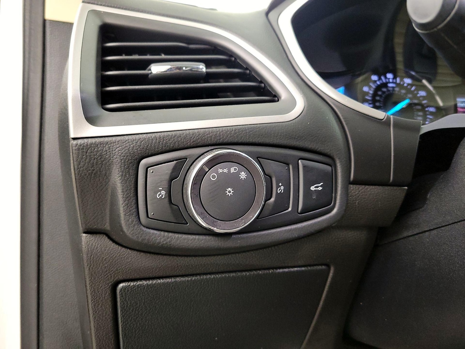 2018 Ford Edge SEL - Photo 14