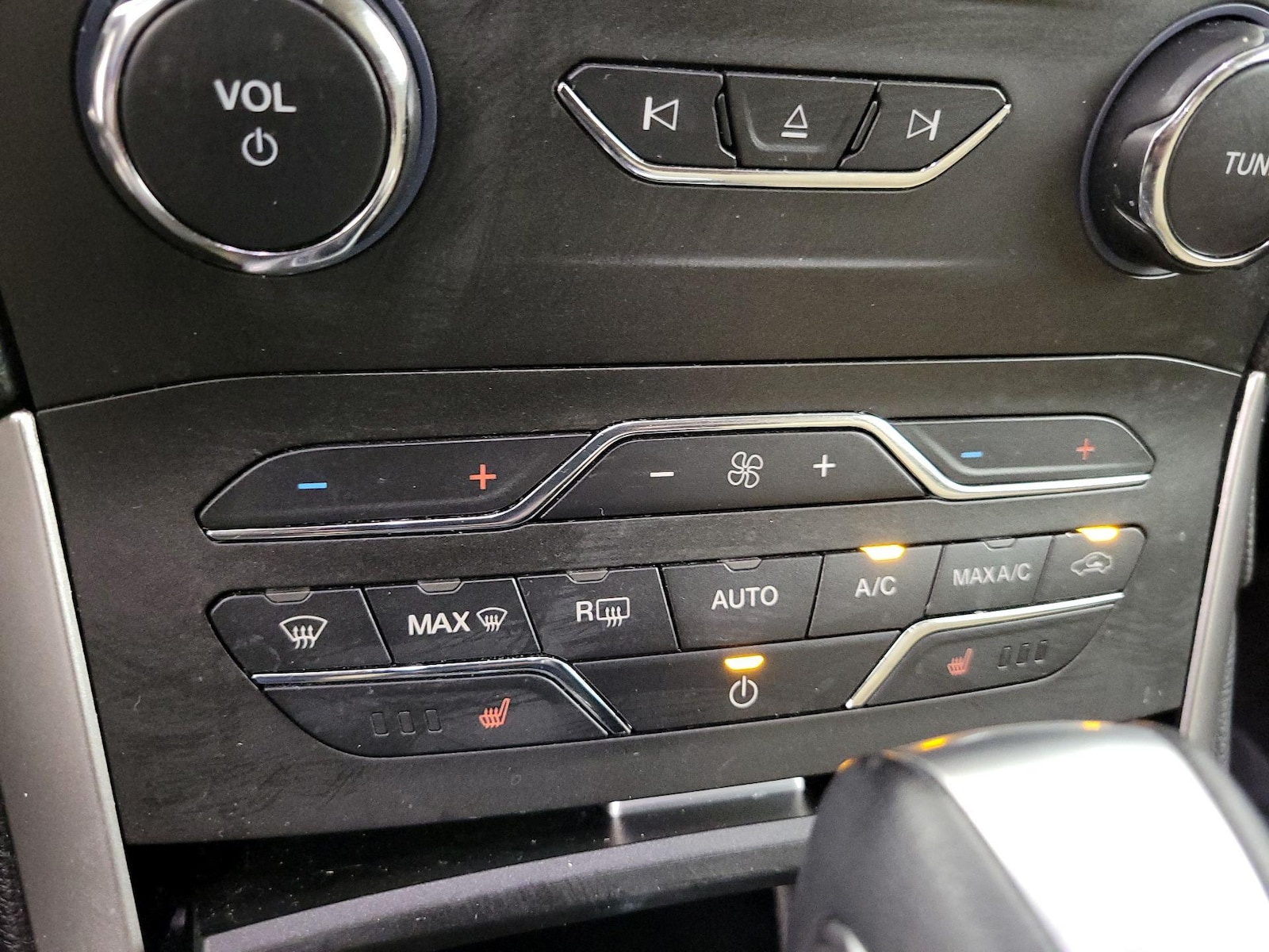 2018 Ford Edge SEL - Photo 18