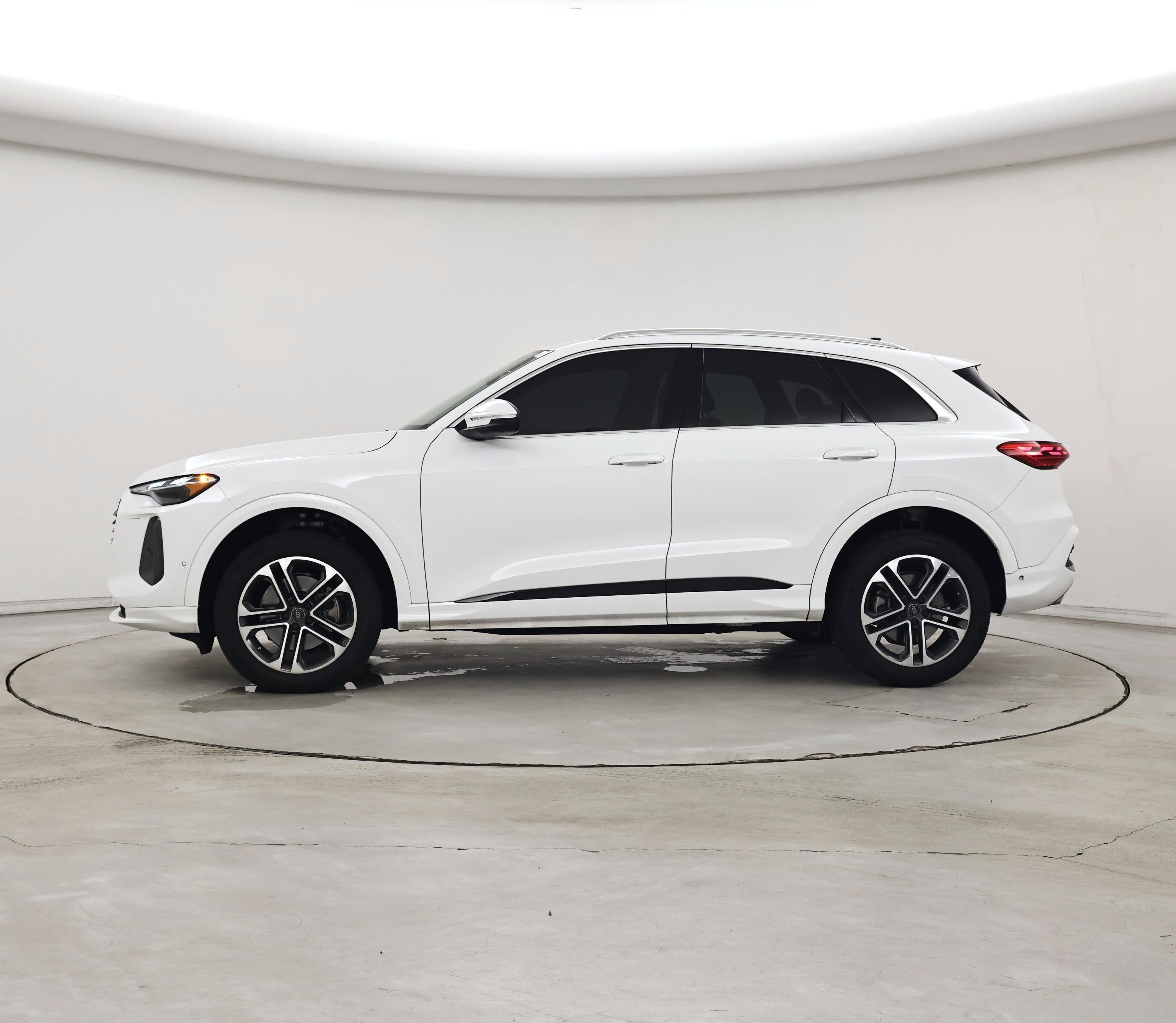 Thumbnail: 2025 Audi Q5 - 3