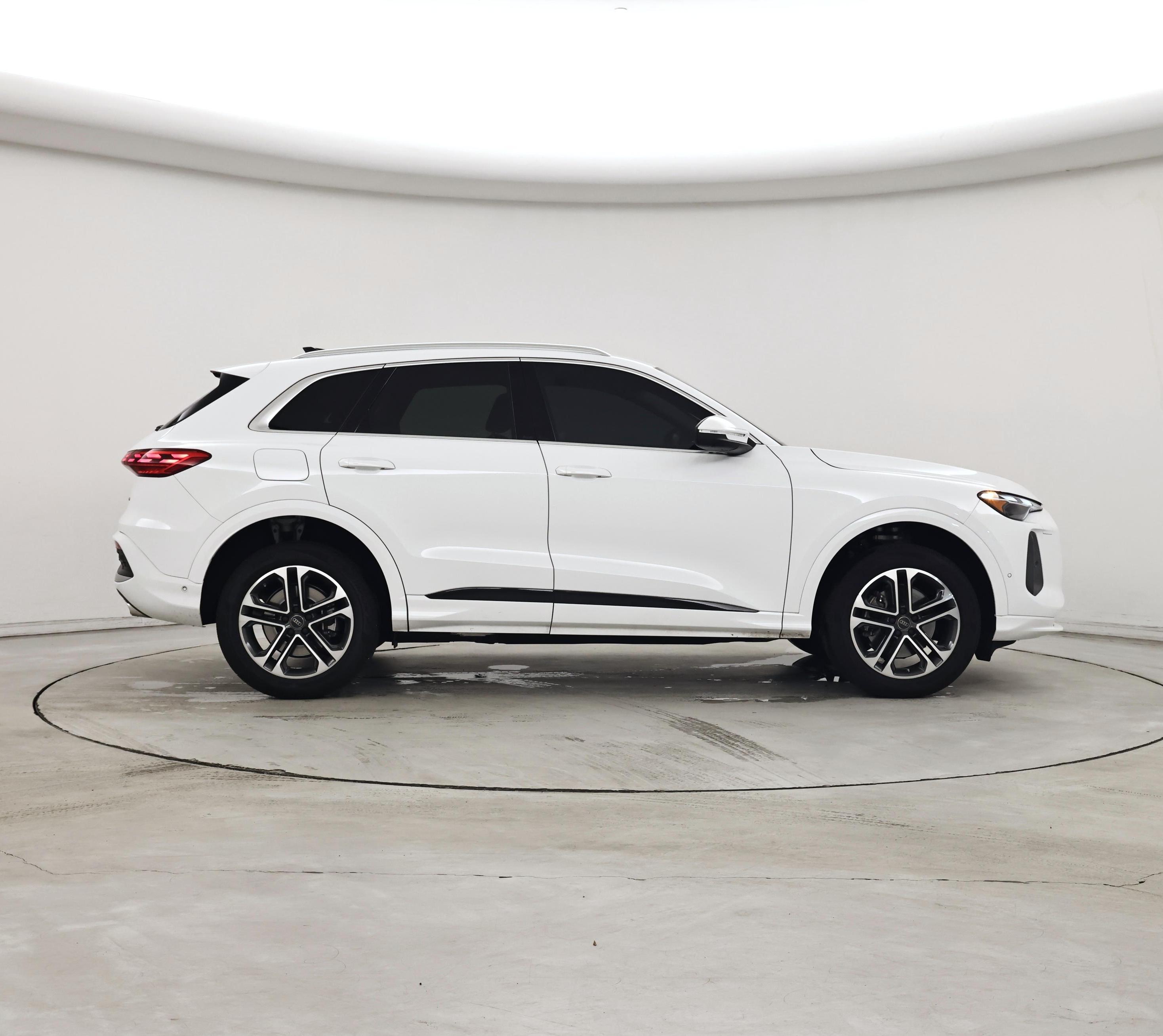 Thumbnail: 2025 Audi Q5 - 7