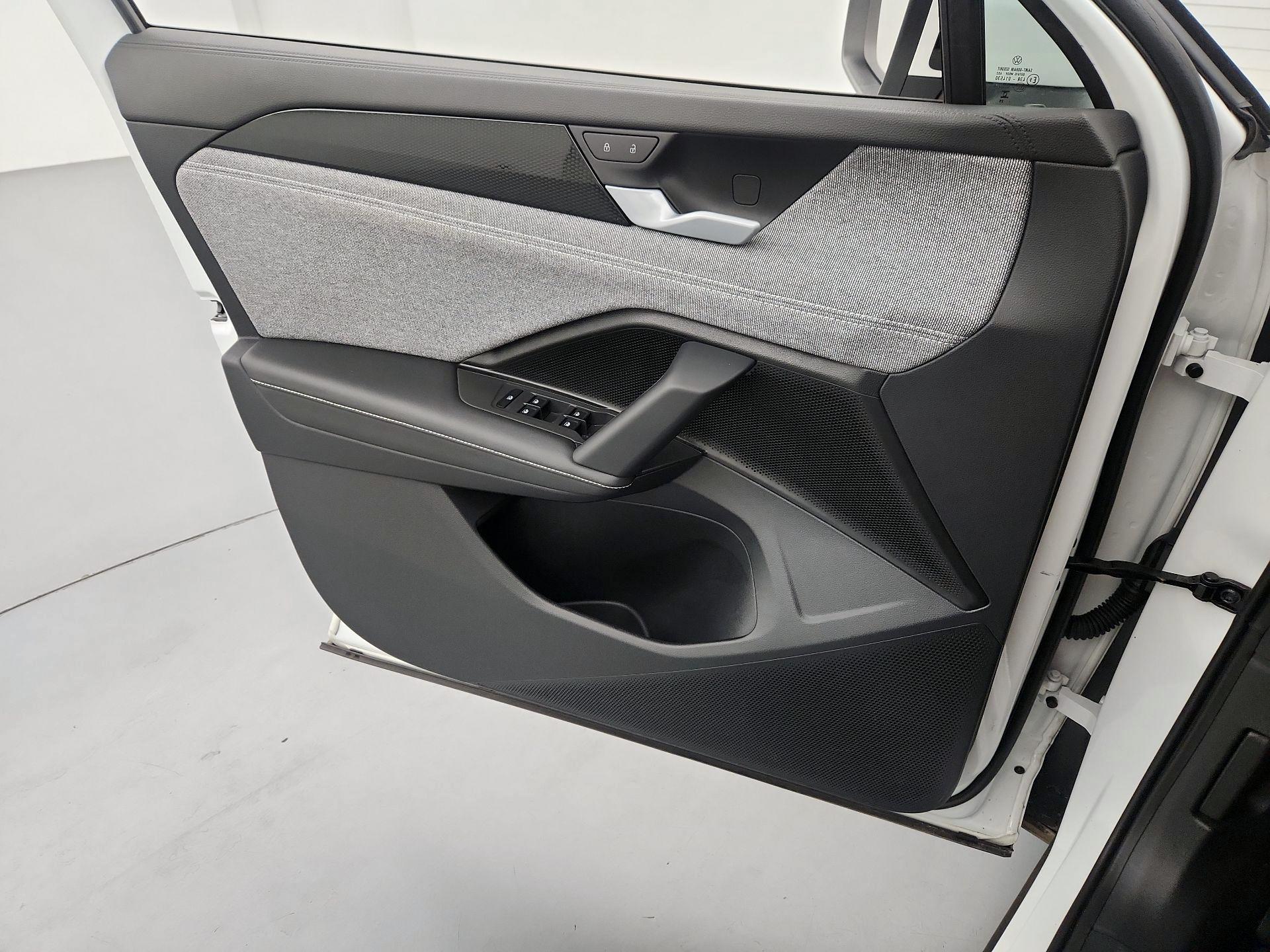 Thumbnail: 2025 Volkswagen Tiguan - 12