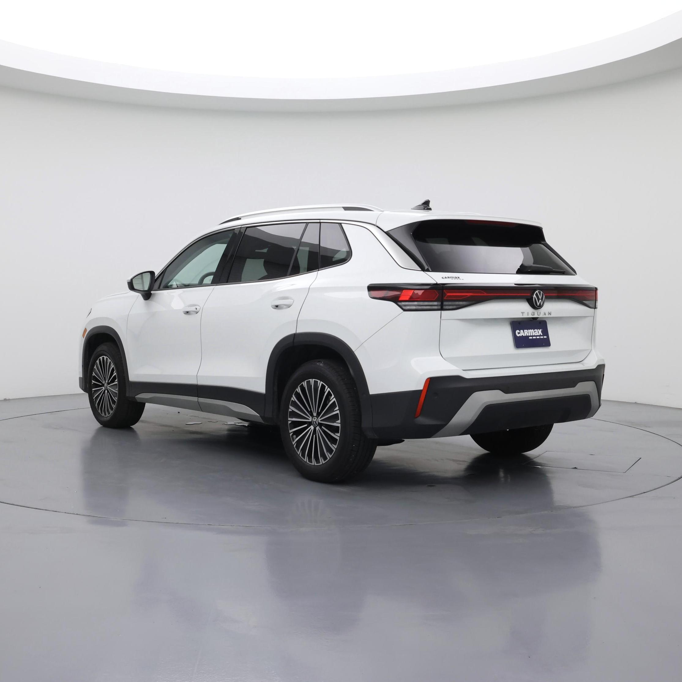 Thumbnail: 2025 Volkswagen Tiguan - 2
