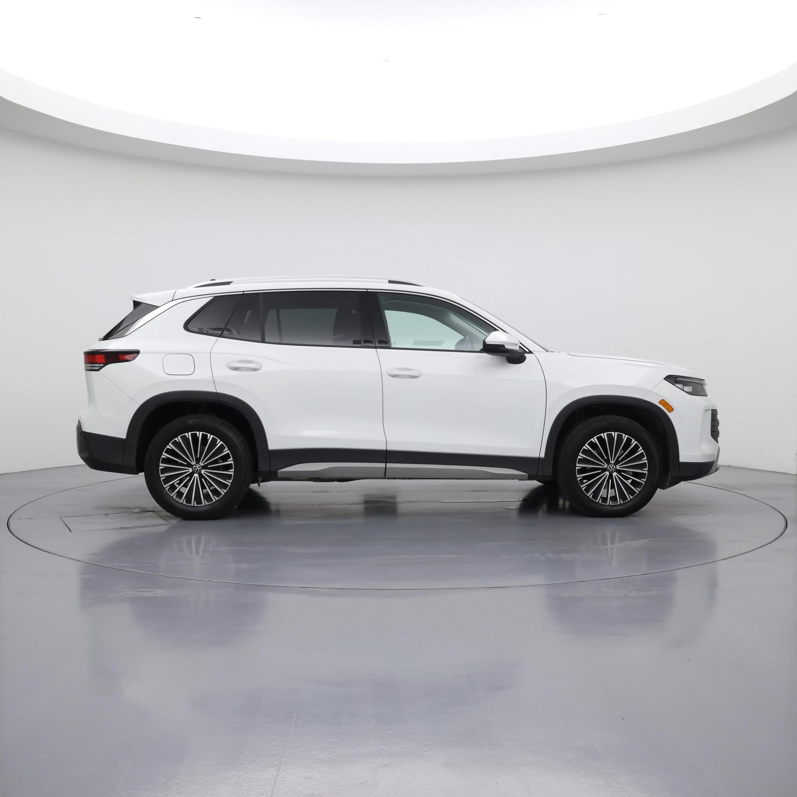 Thumbnail: 2025 Volkswagen Tiguan - 7