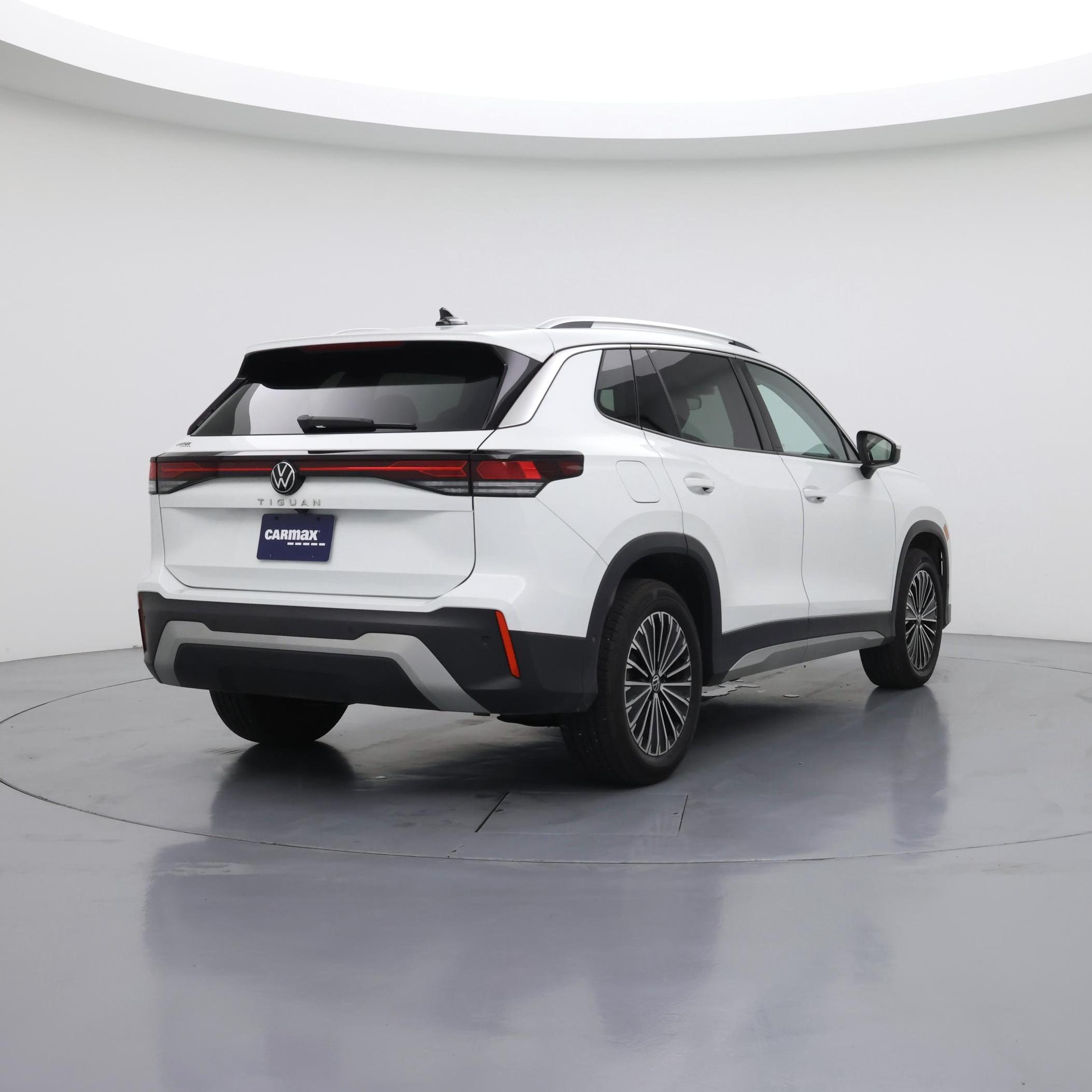 Thumbnail: 2025 Volkswagen Tiguan - 8