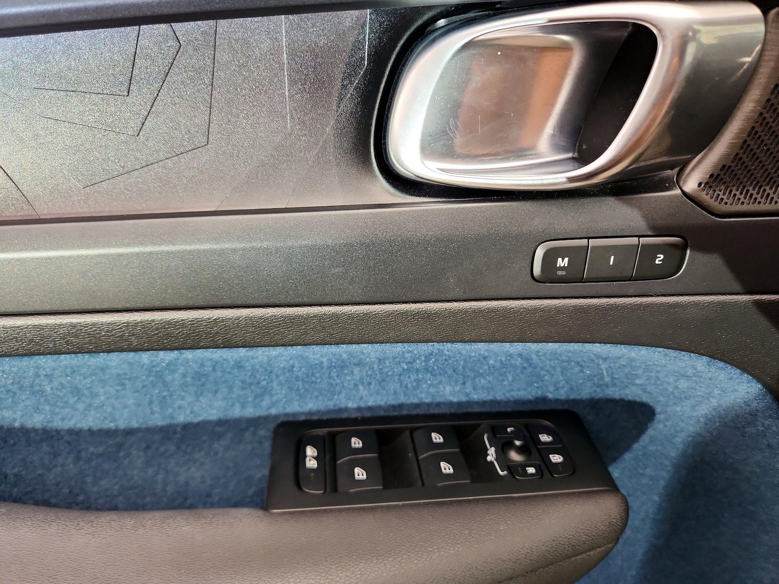 2023 Volvo XC40 Ultimate - Photo 13