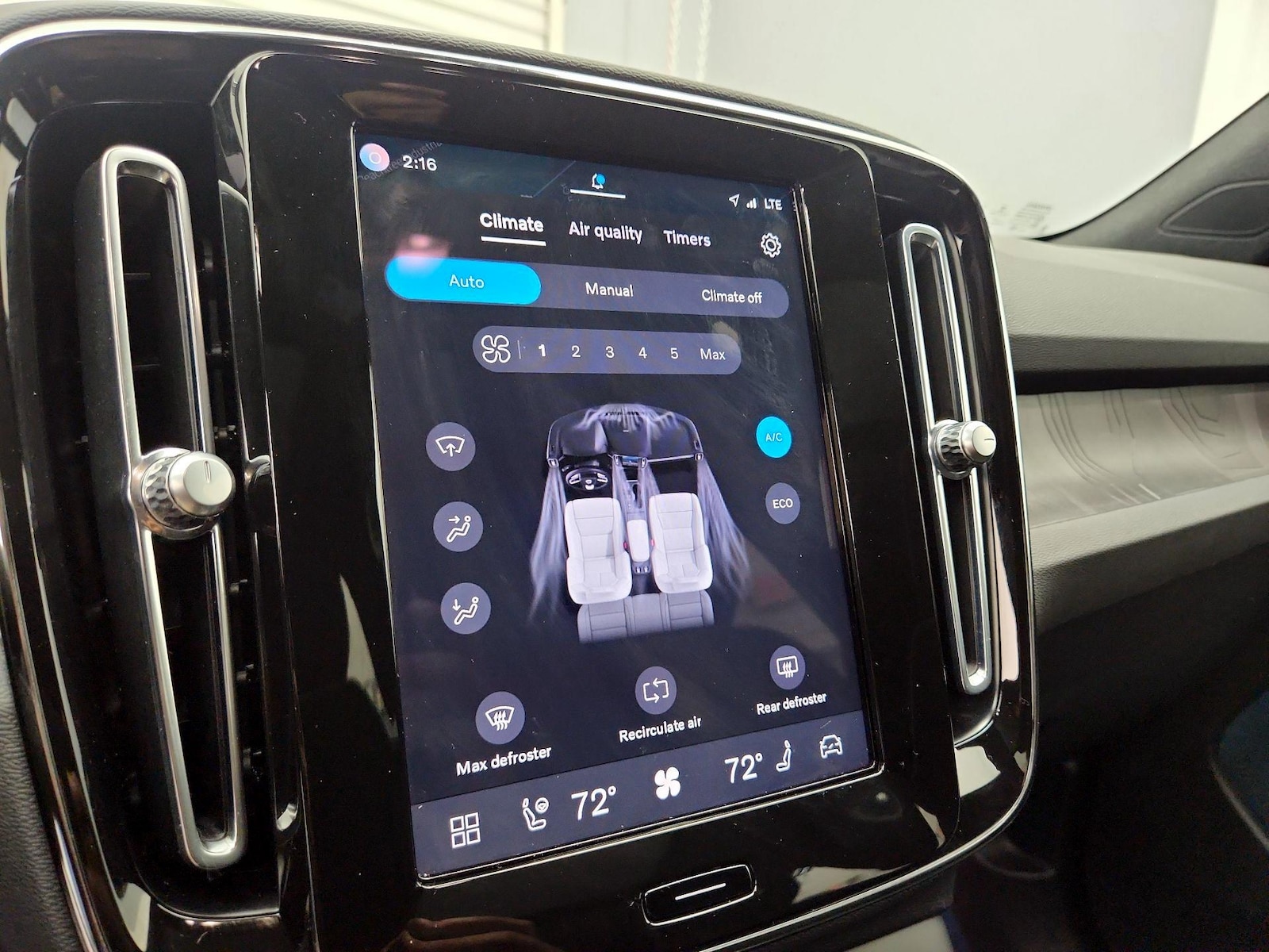 2023 Volvo XC40 Ultimate - Photo 17