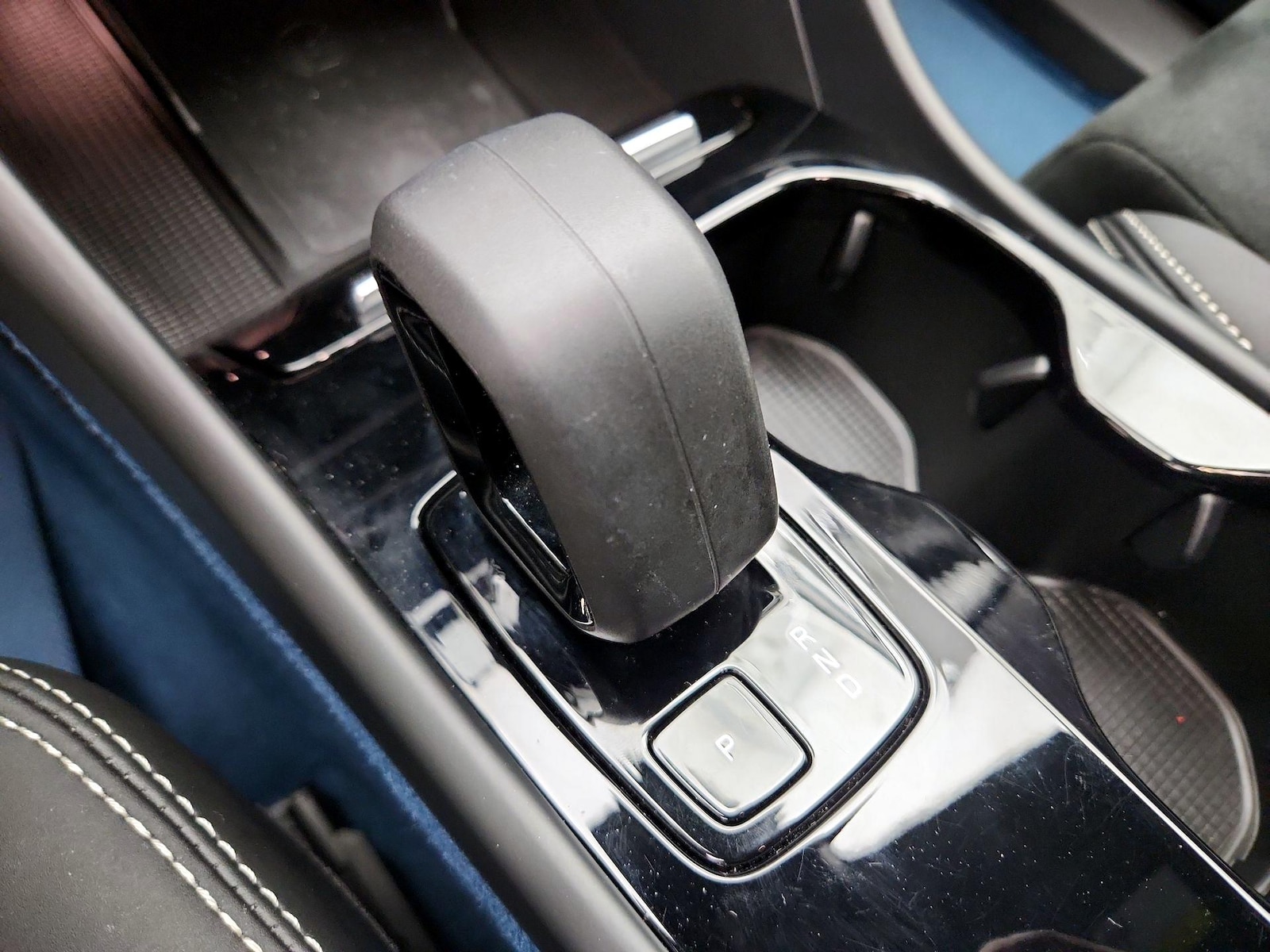 2023 Volvo XC40 Ultimate - Photo 18