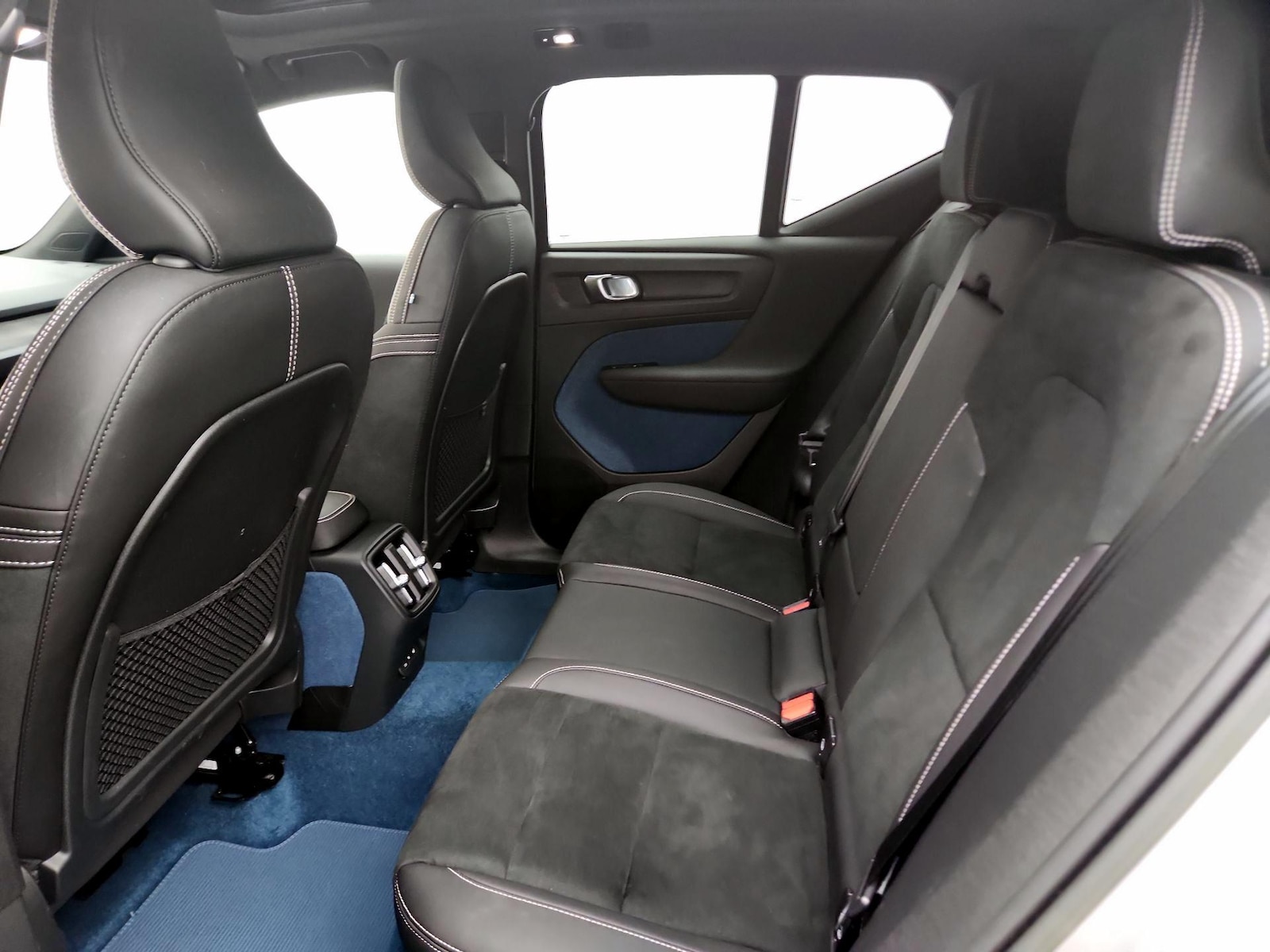 2023 Volvo XC40 Ultimate - Photo 21