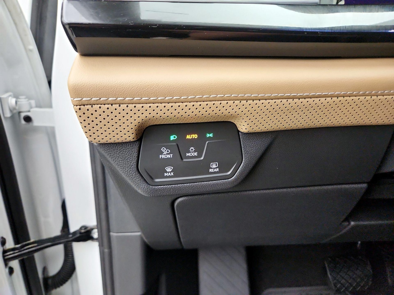 2025 Volkswagen Atlas Cross Sport SE - Photo 14