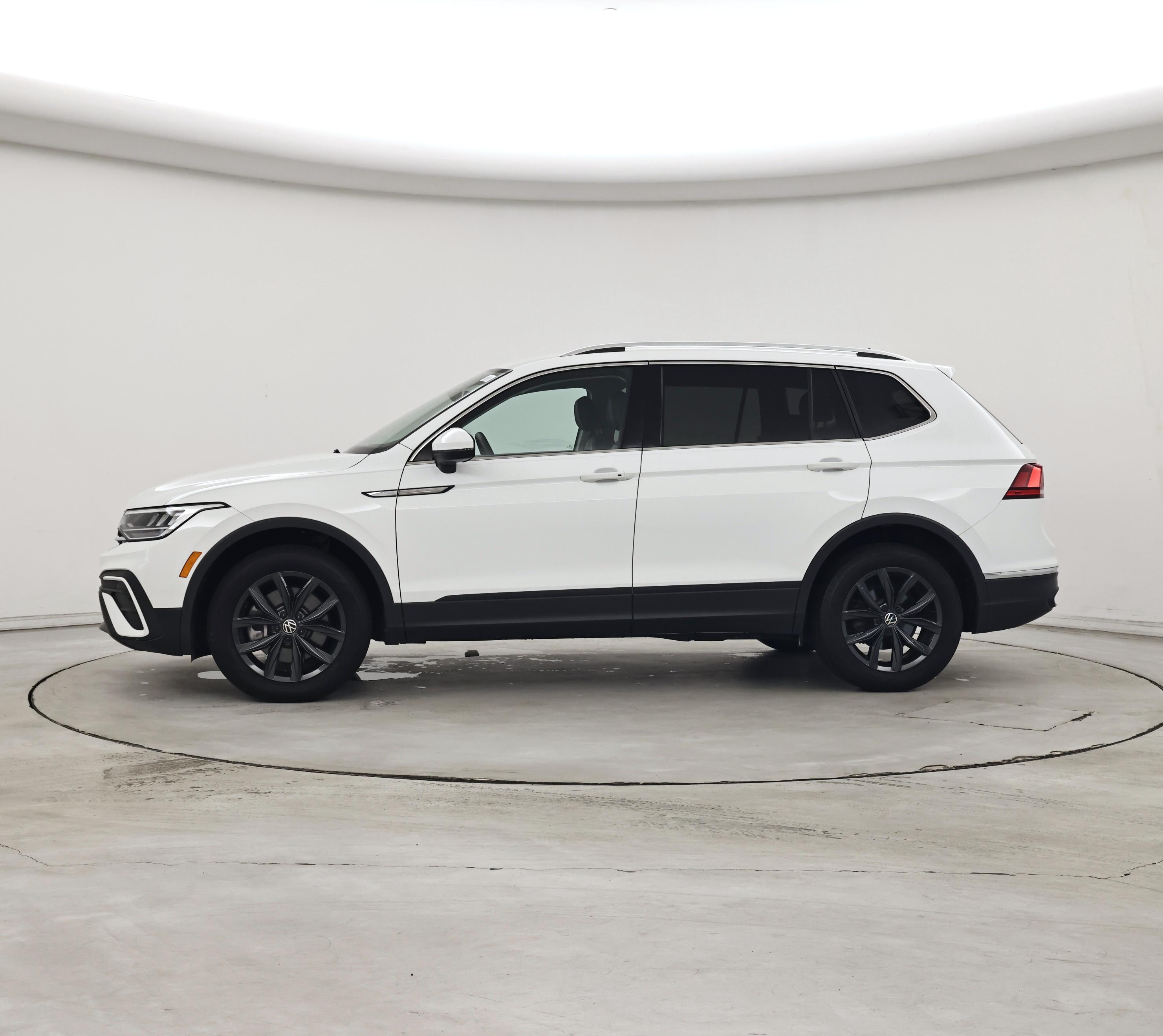 Thumbnail: 2024 Volkswagen Tiguan - 3