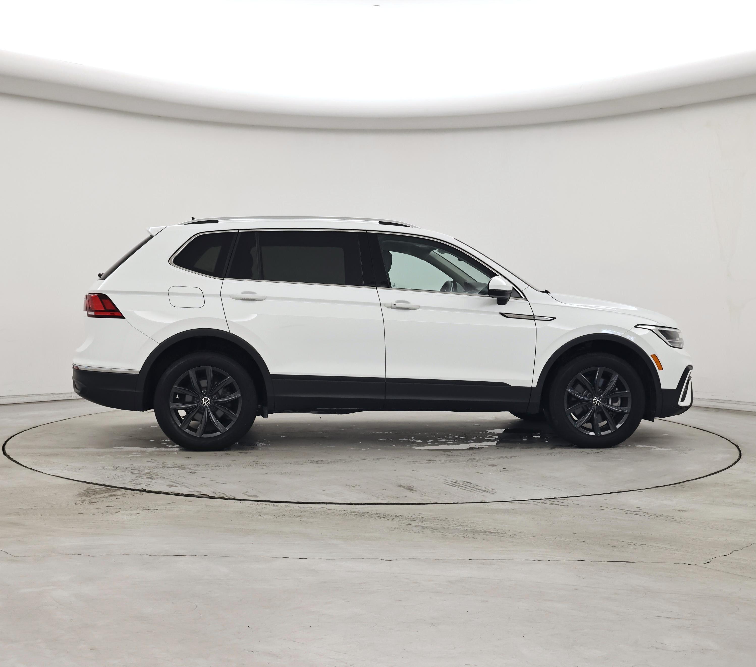 Thumbnail: 2024 Volkswagen Tiguan - 7