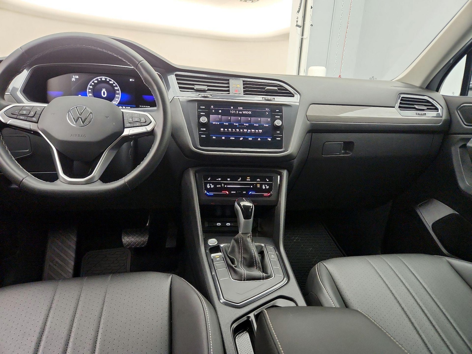 2023 Volkswagen Tiguan SE - Photo 10