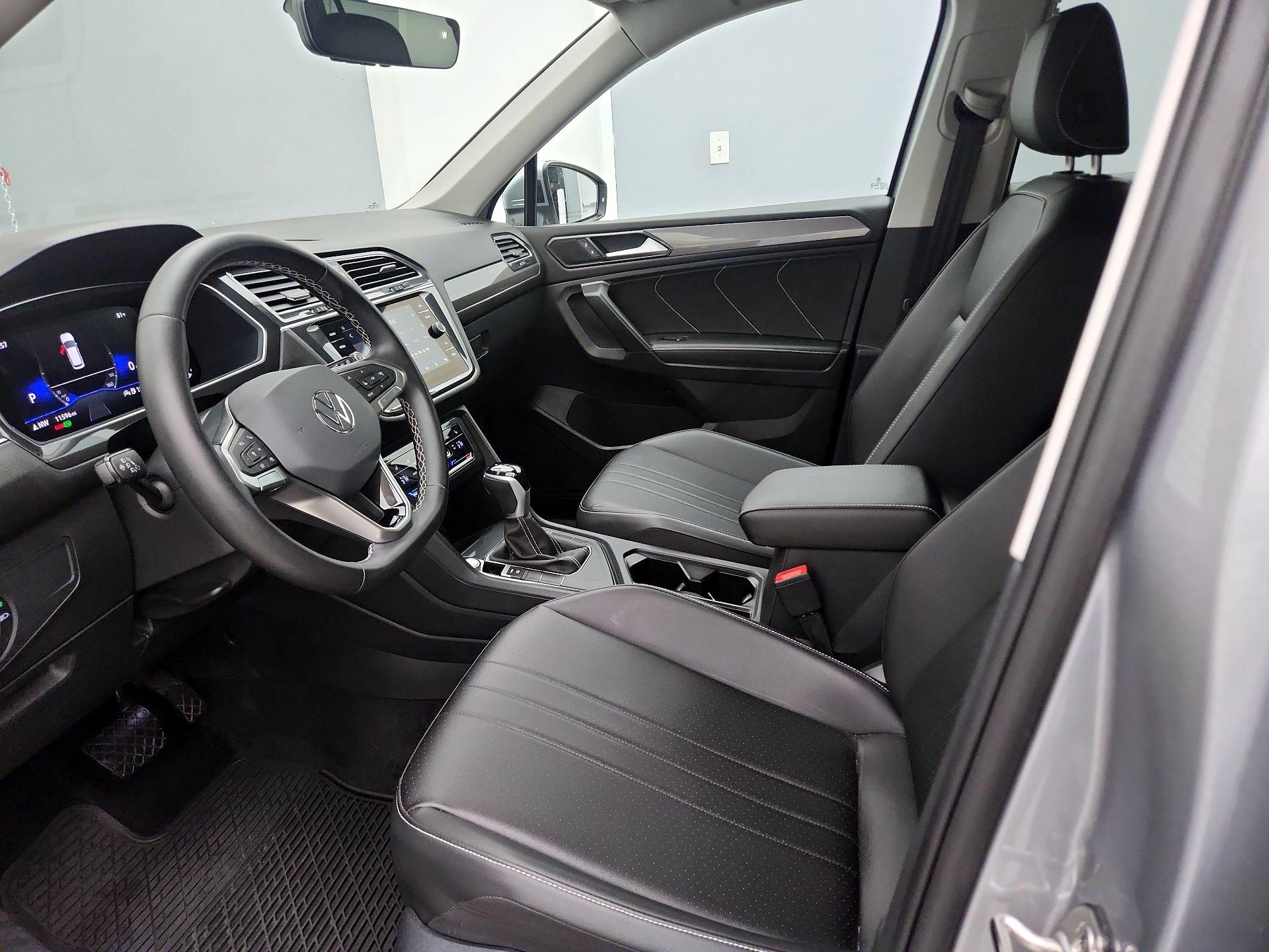 Thumbnail: 2023 Volkswagen Tiguan - 11