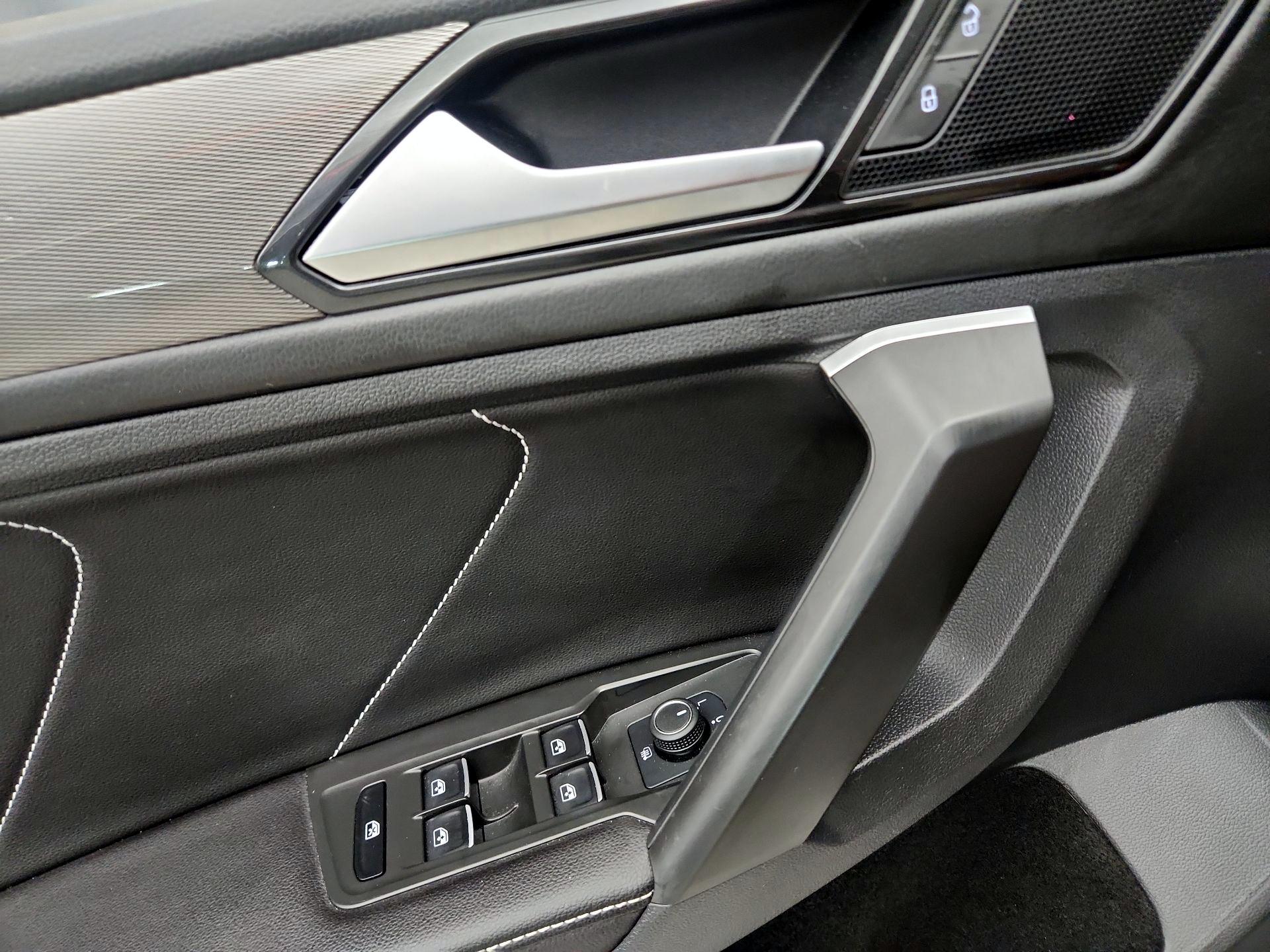 Thumbnail: 2023 Volkswagen Tiguan - 12