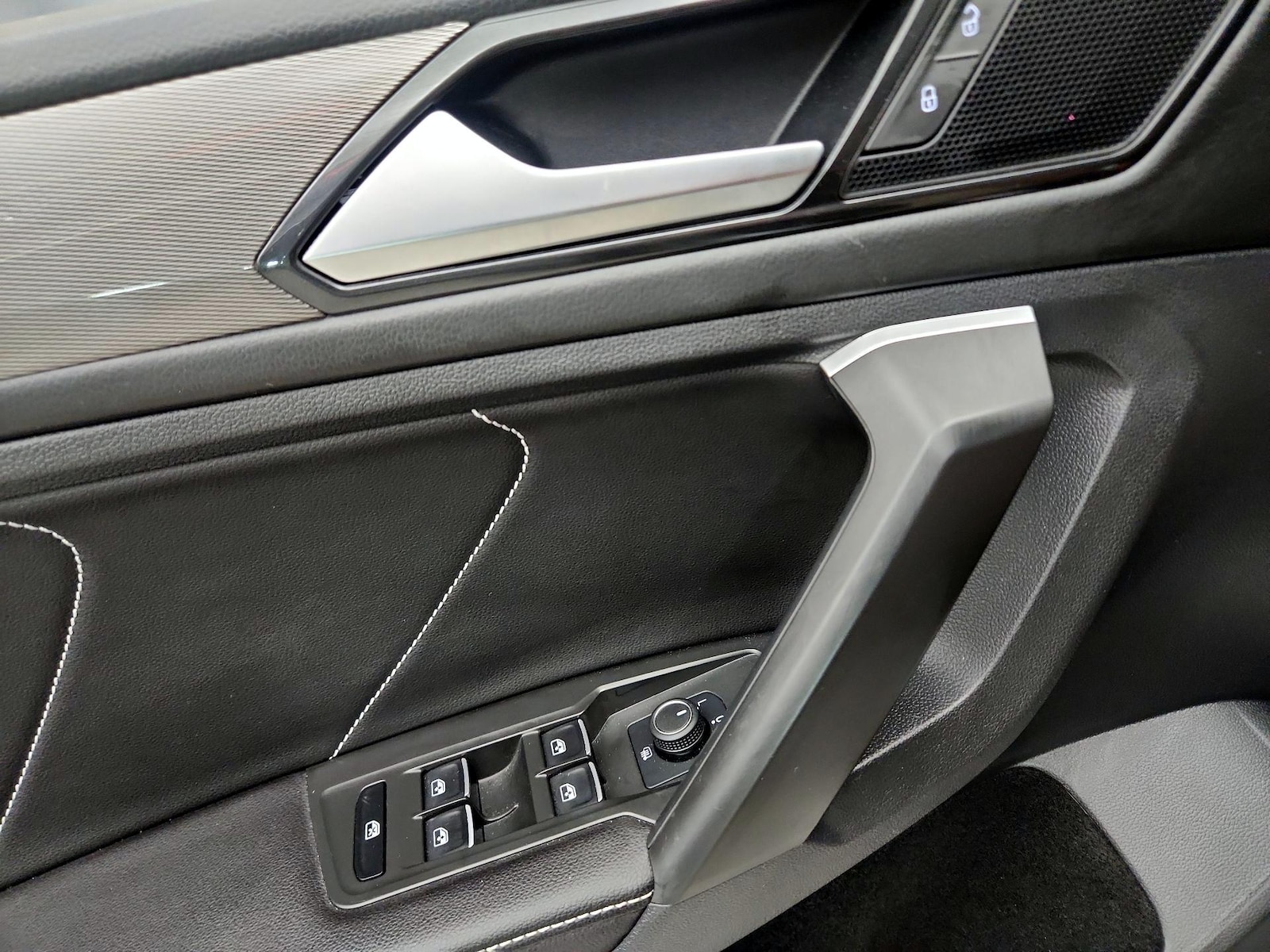 2023 Volkswagen Tiguan SE - Photo 13