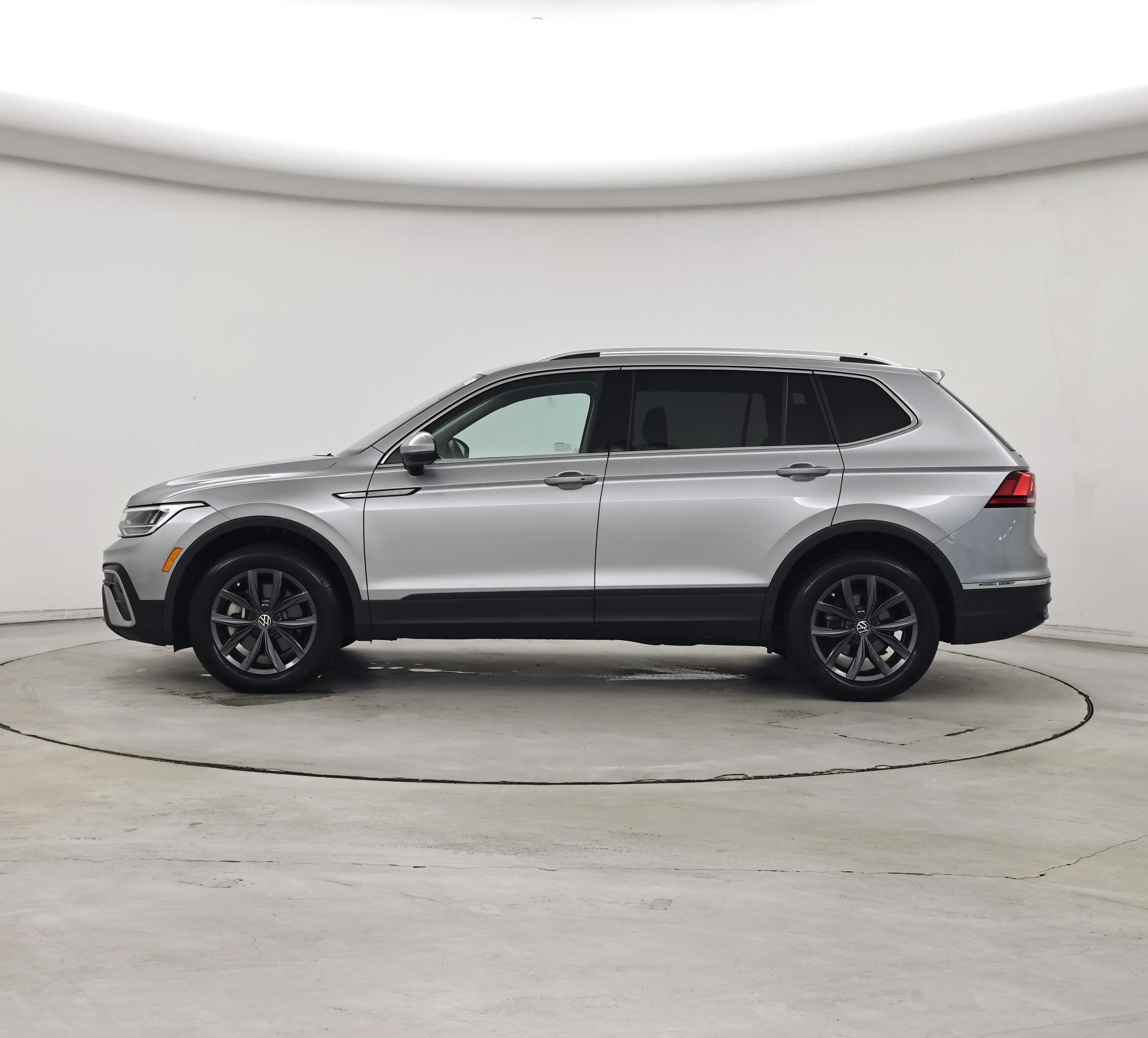 Thumbnail: 2023 Volkswagen Tiguan - 3