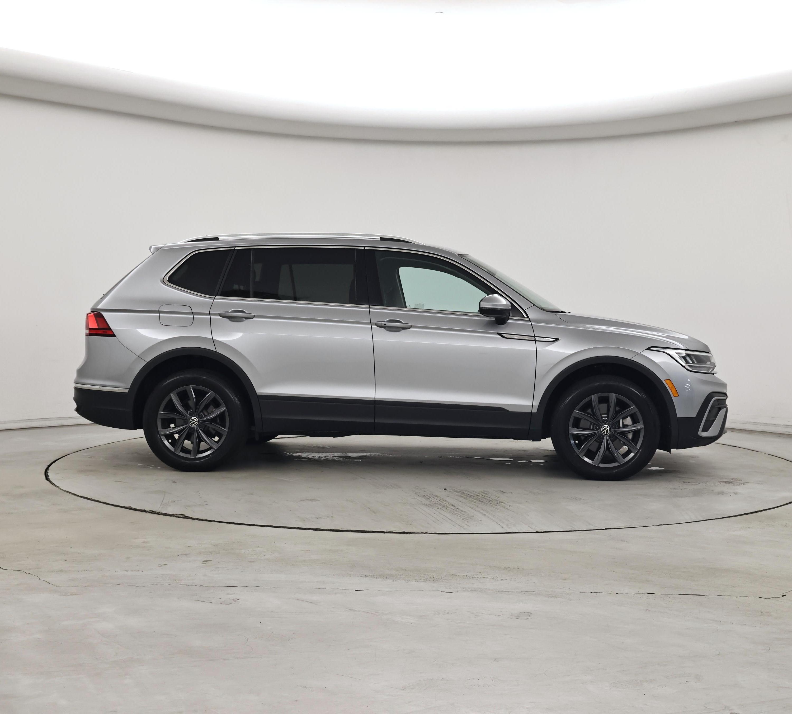 Thumbnail: 2023 Volkswagen Tiguan - 7