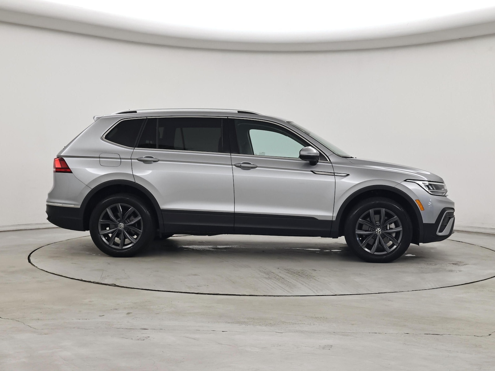 2023 Volkswagen Tiguan SE - Photo 8