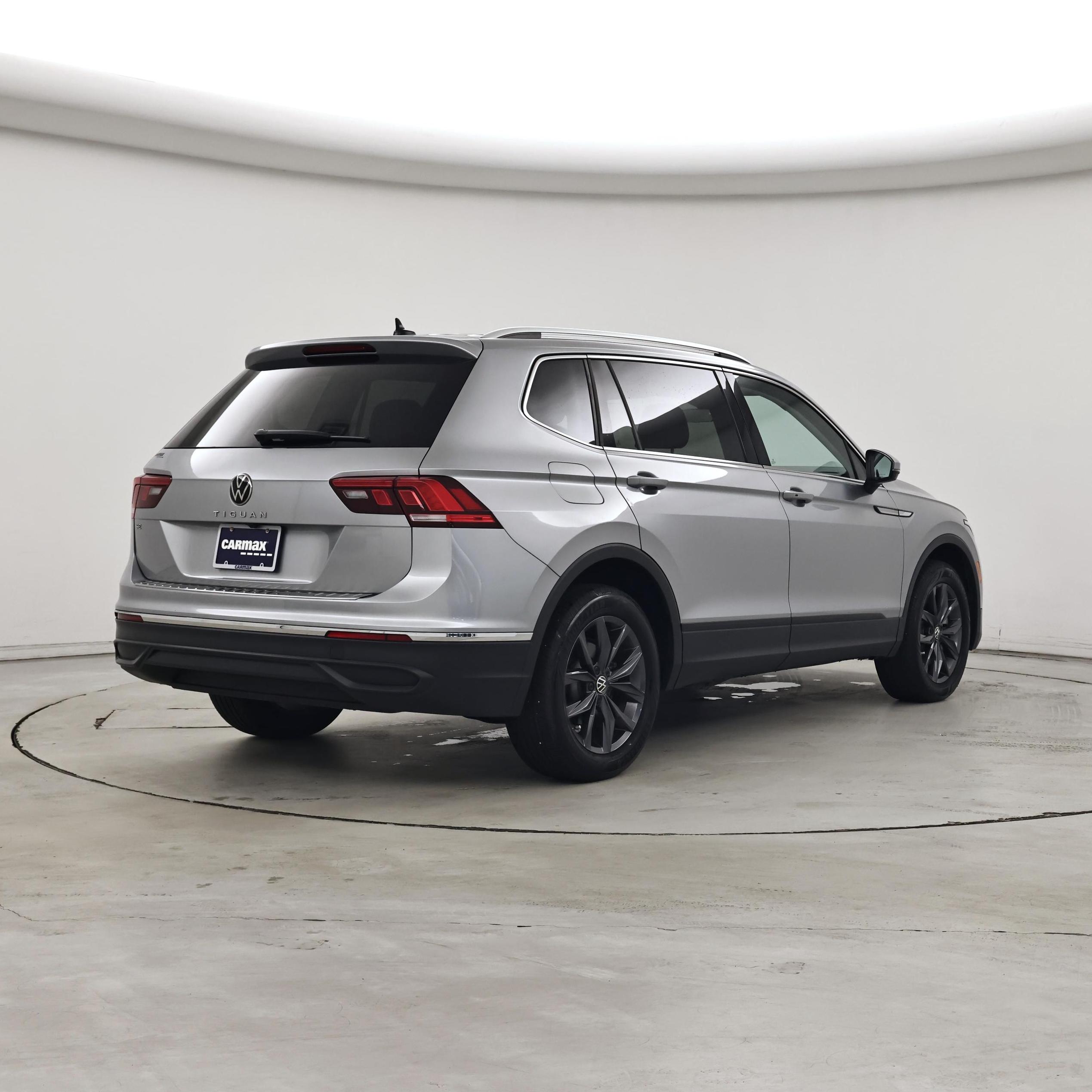 Thumbnail: 2023 Volkswagen Tiguan - 8