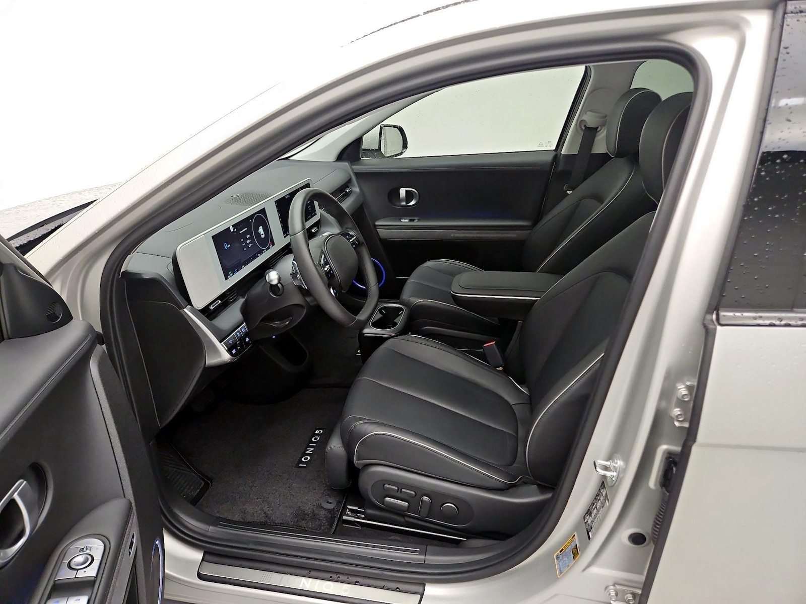 2024 Hyundai IONIQ 5 Limited - Photo 12