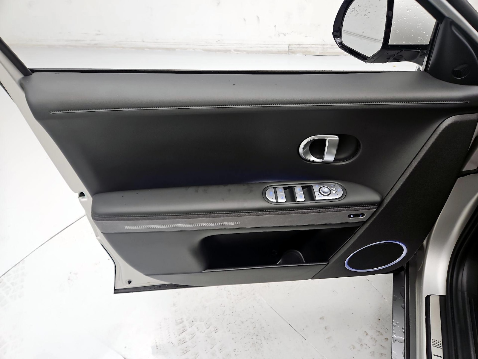 2024 Hyundai IONIQ 5 Limited - Photo 13