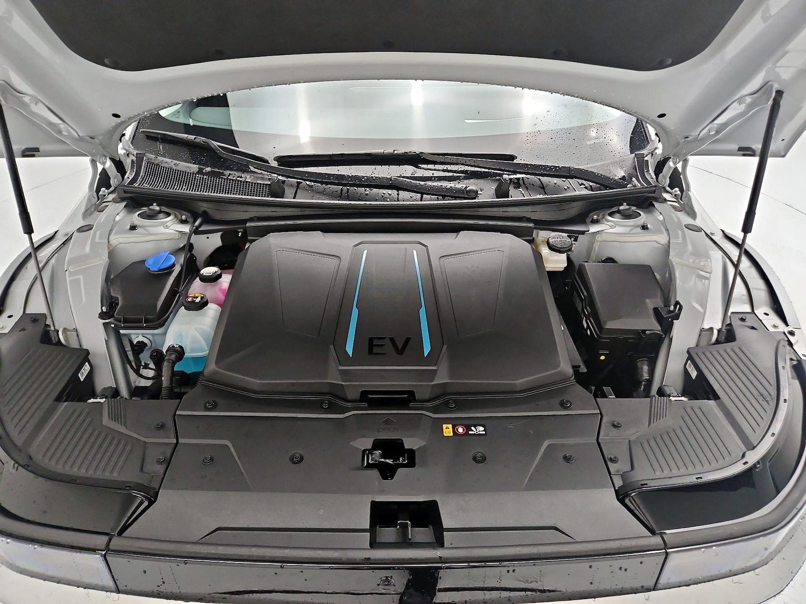 2024 Hyundai IONIQ 5 Limited - Photo 25