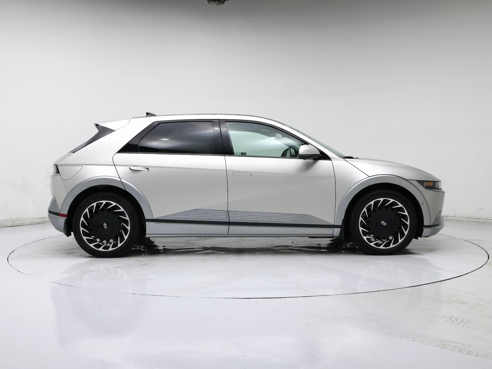 2024 Hyundai IONIQ 5 Limited - Photo 8
