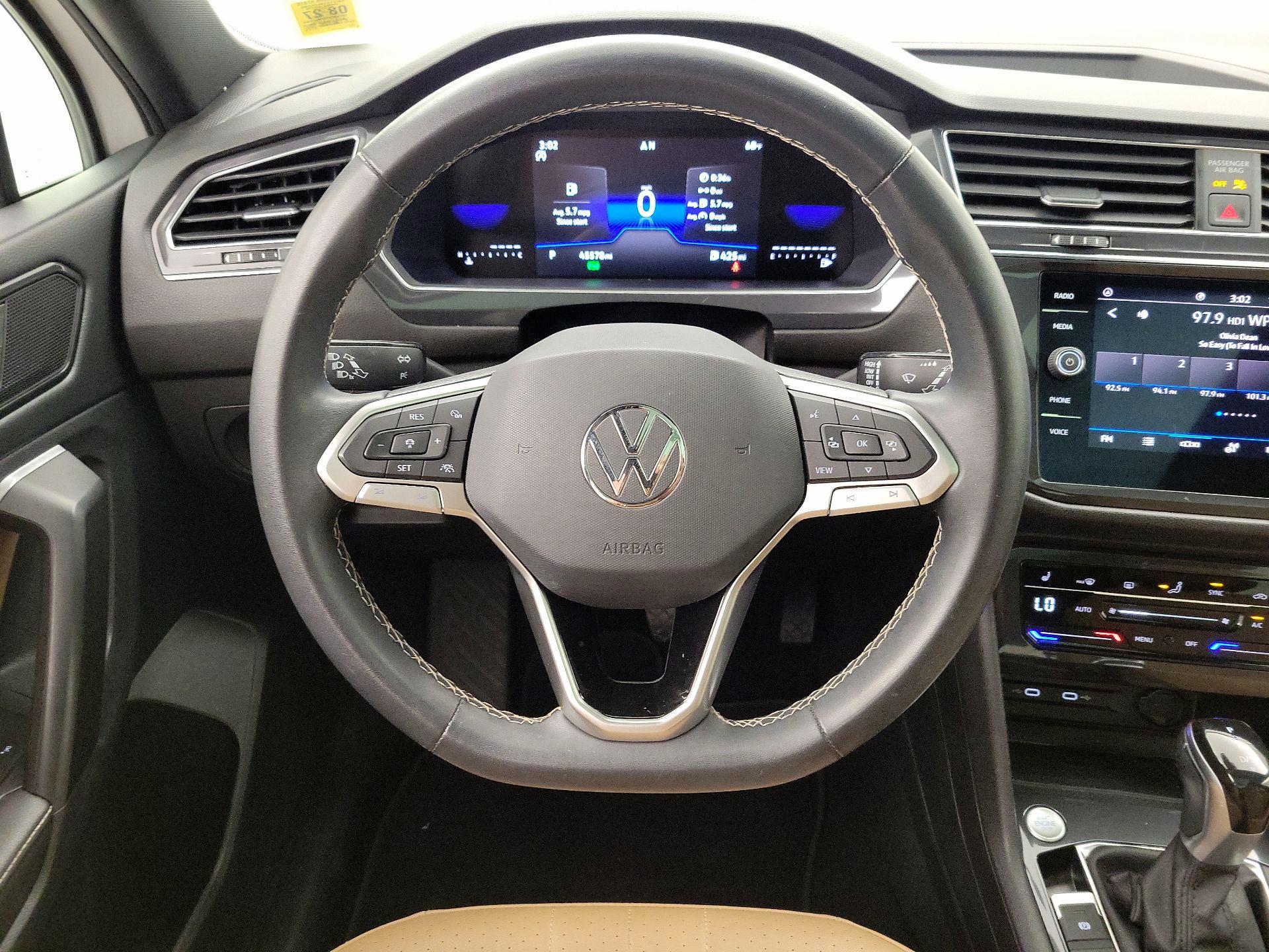 Thumbnail: 2023 Volkswagen Tiguan - 10
