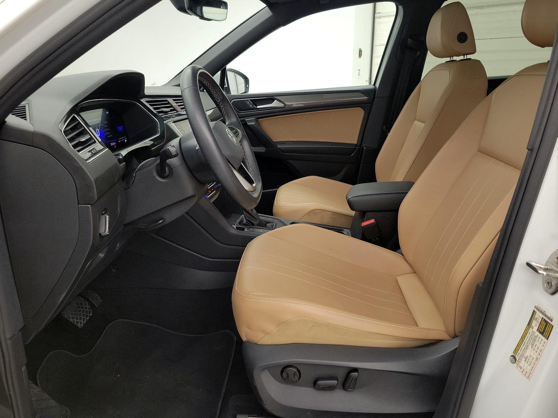 Thumbnail: 2023 Volkswagen Tiguan - 11