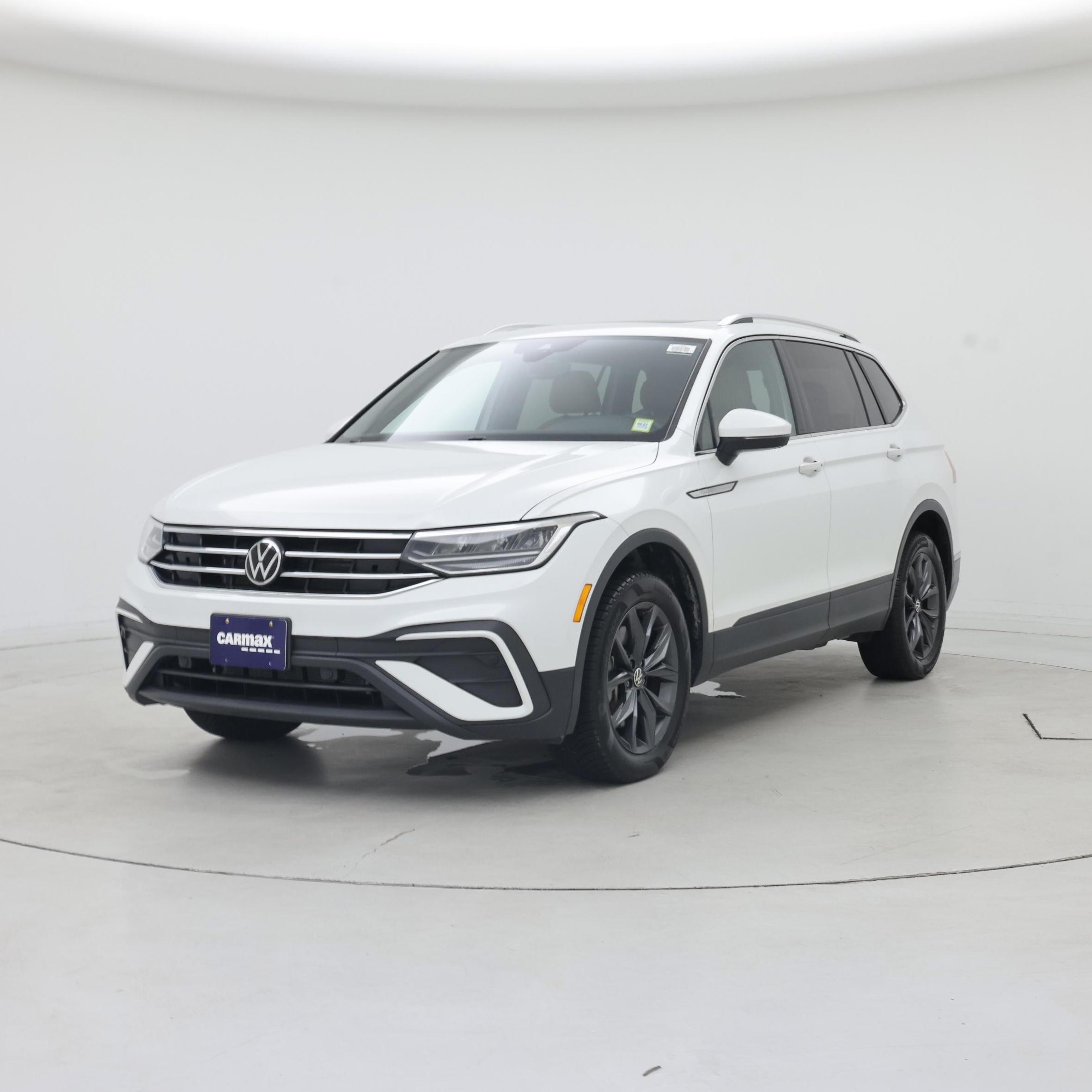 Thumbnail: 2023 Volkswagen Tiguan - 4