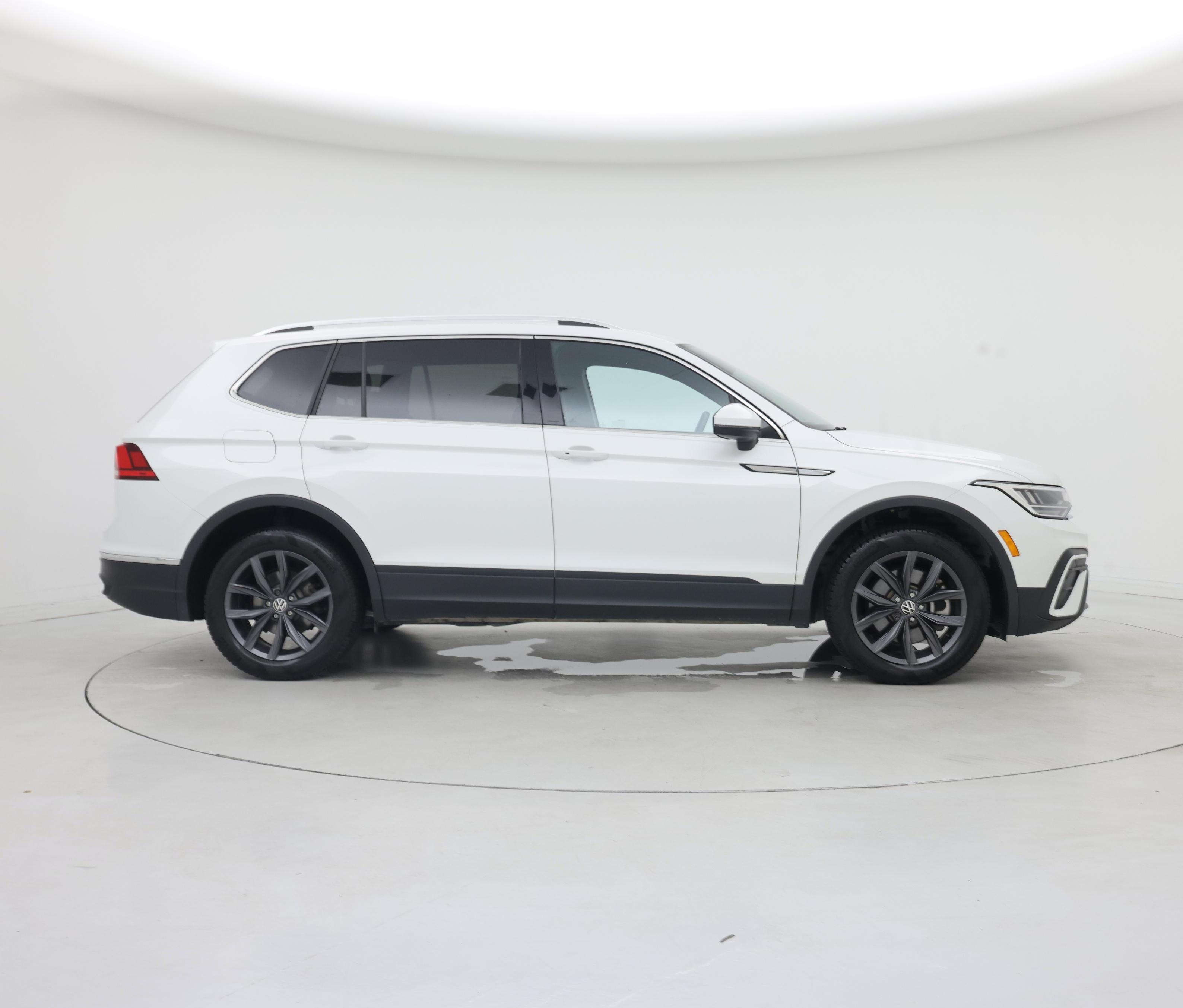 Thumbnail: 2023 Volkswagen Tiguan - 7