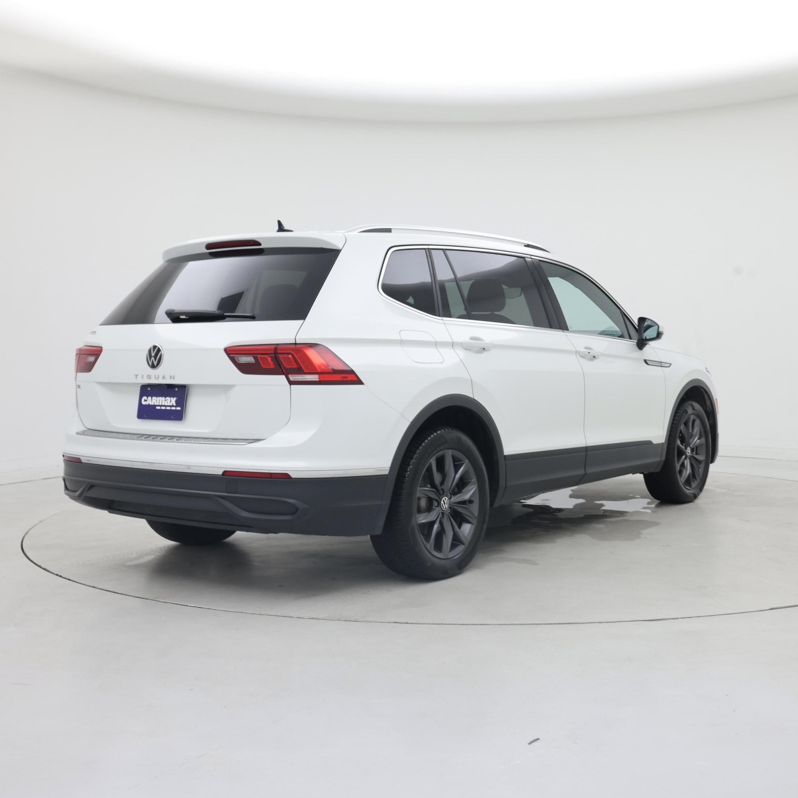 Thumbnail: 2023 Volkswagen Tiguan - 8