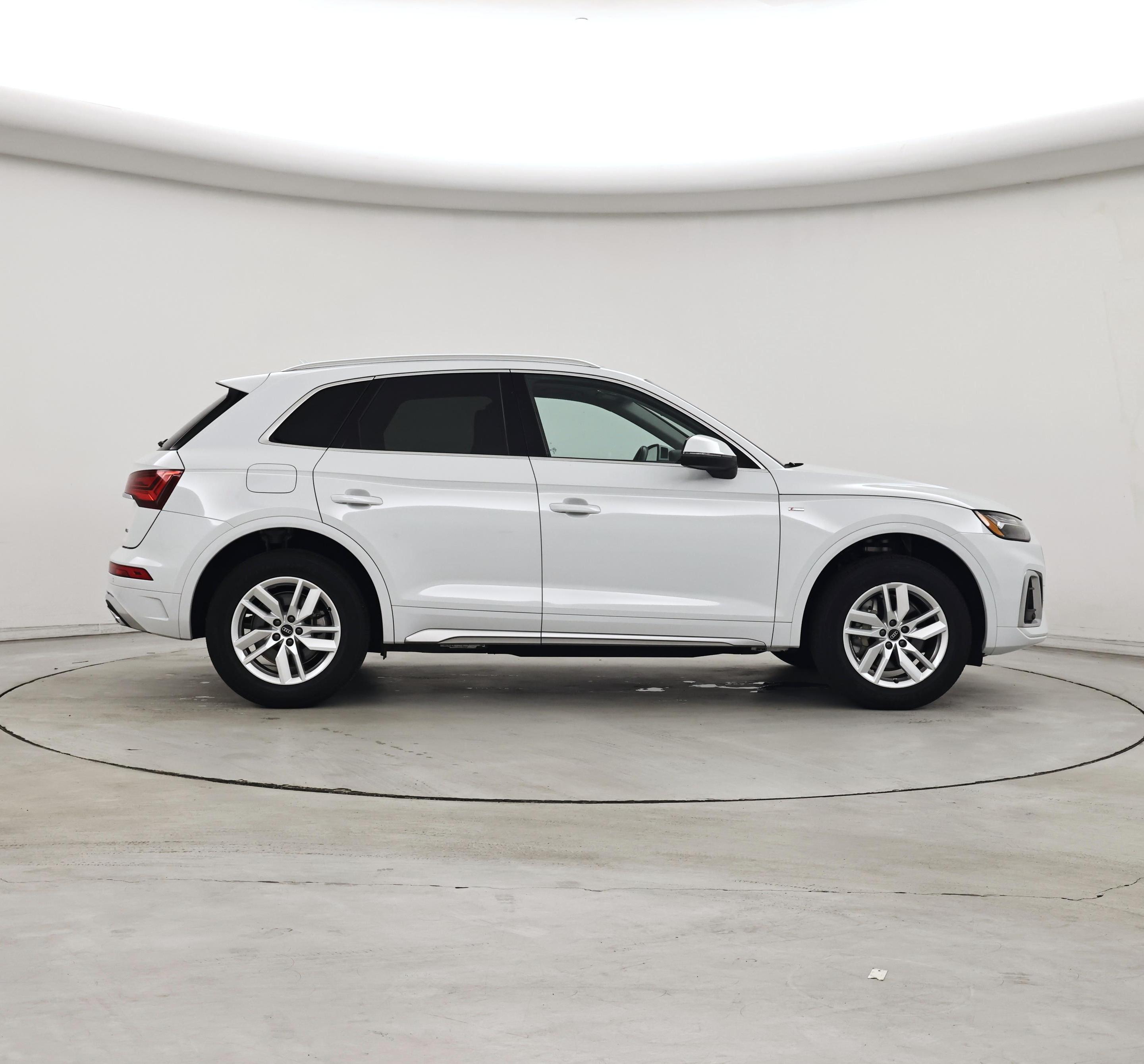Thumbnail: 2023 Audi Q5 - 7