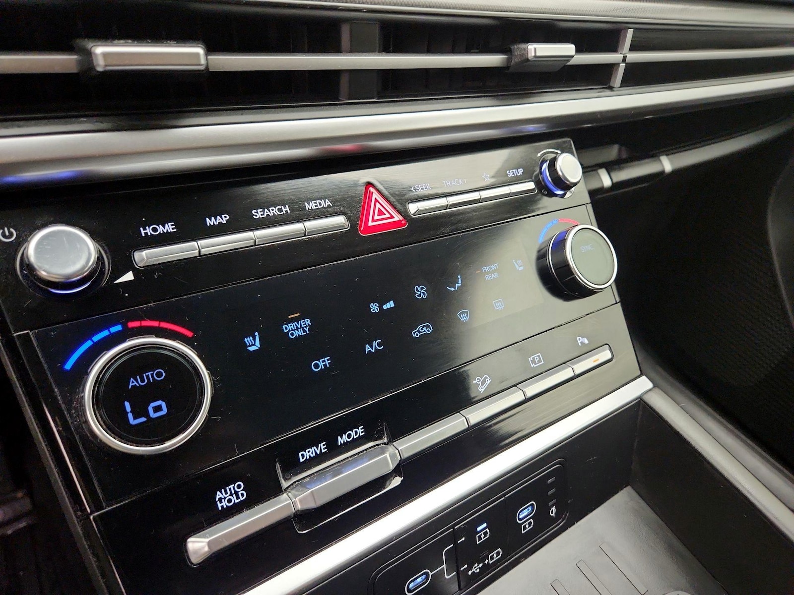 2025 Hyundai Santa Fe SEL - Photo 17