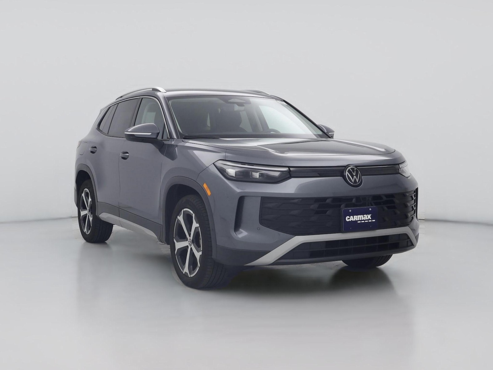 2025 Volkswagen Tiguan SE - Photo 1