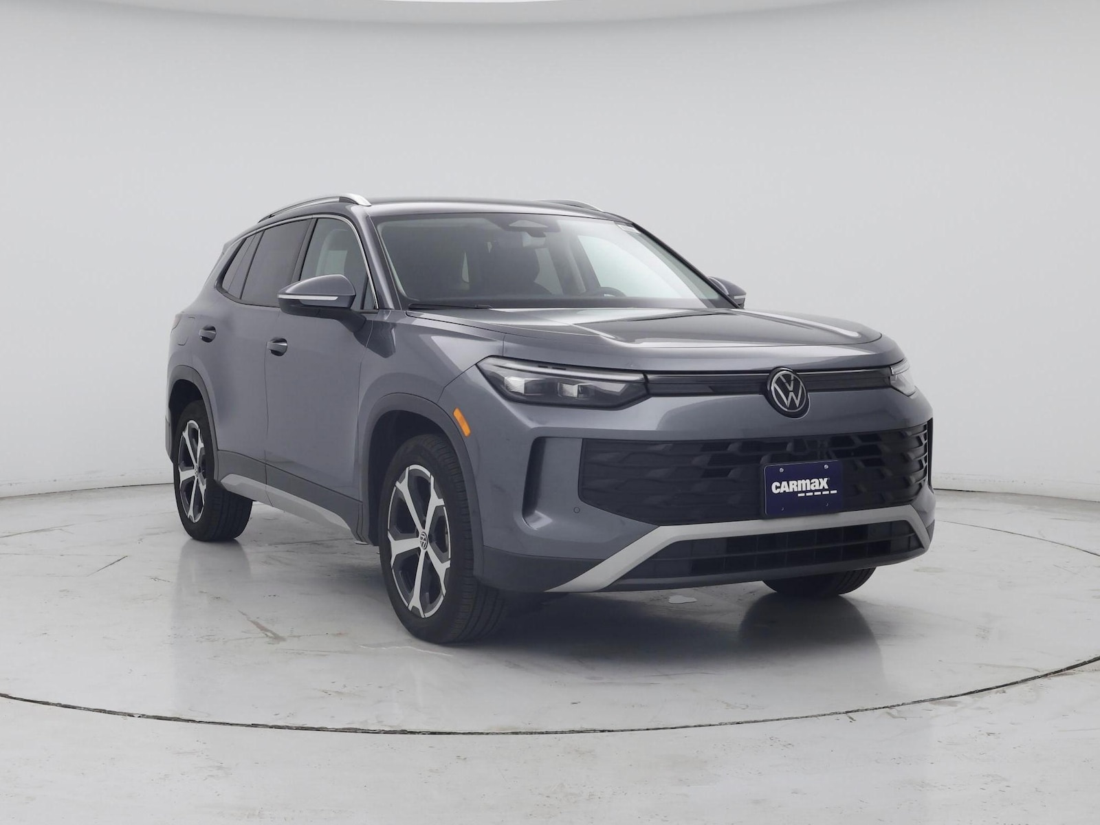 2025 Volkswagen Tiguan SE - Photo 2