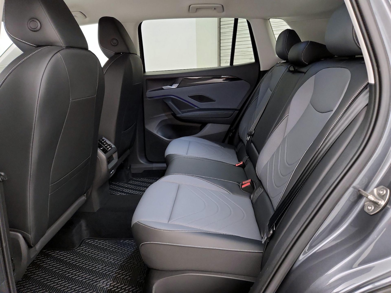 2025 Volkswagen Tiguan SE - Photo 20