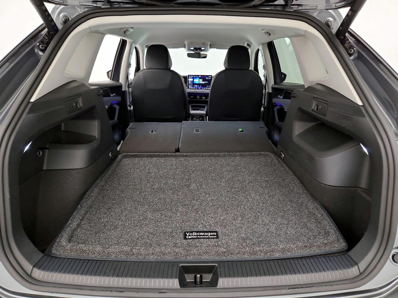 2025 Volkswagen Tiguan SE - Photo 22