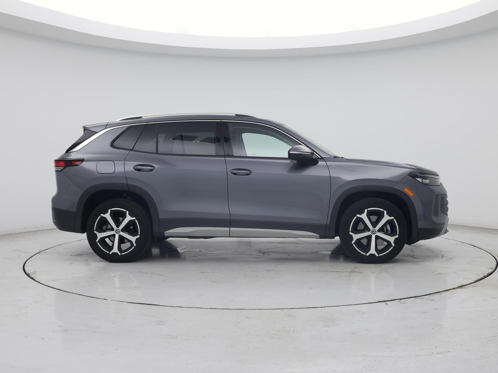 2025 Volkswagen Tiguan SE - Photo 8