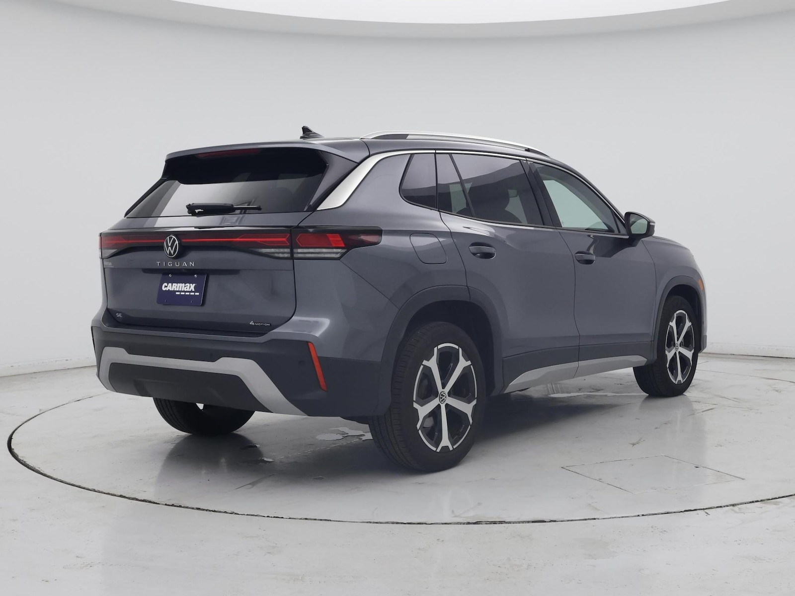 2025 Volkswagen Tiguan SE - Photo 9