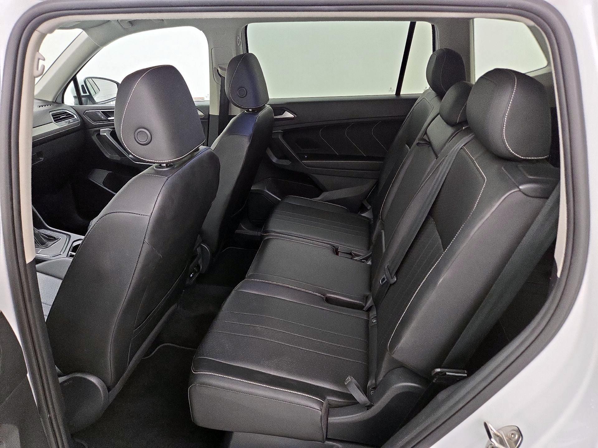 Thumbnail: 2023 Volkswagen Tiguan - 19